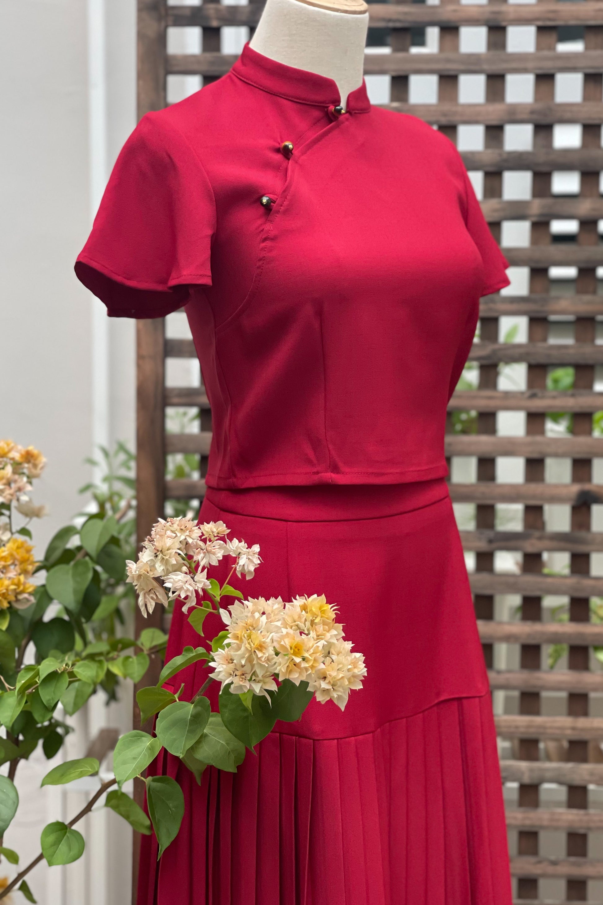 PLISSER SKIRT IN BERRY