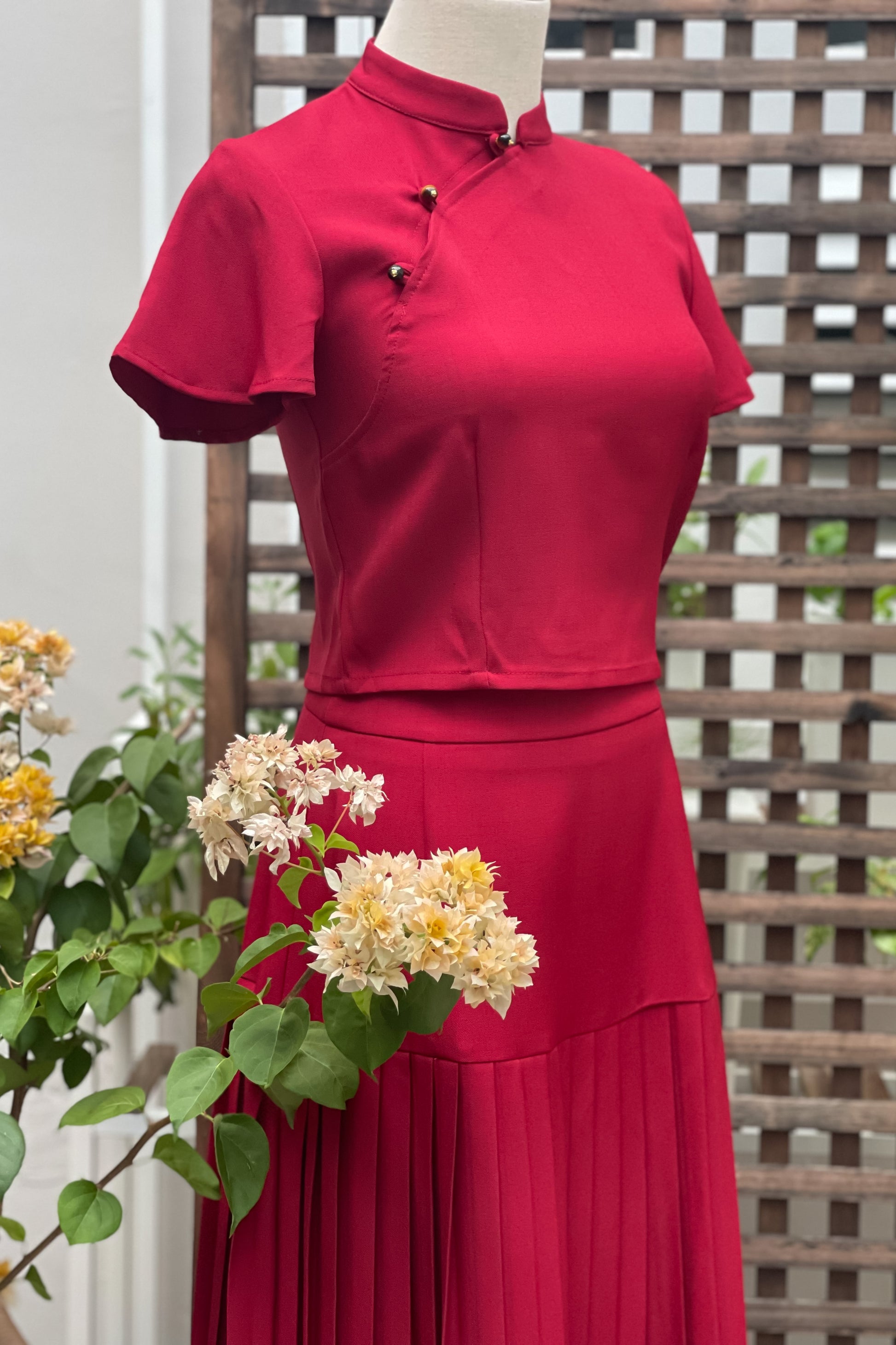 PLISSER SKIRT IN BERRY