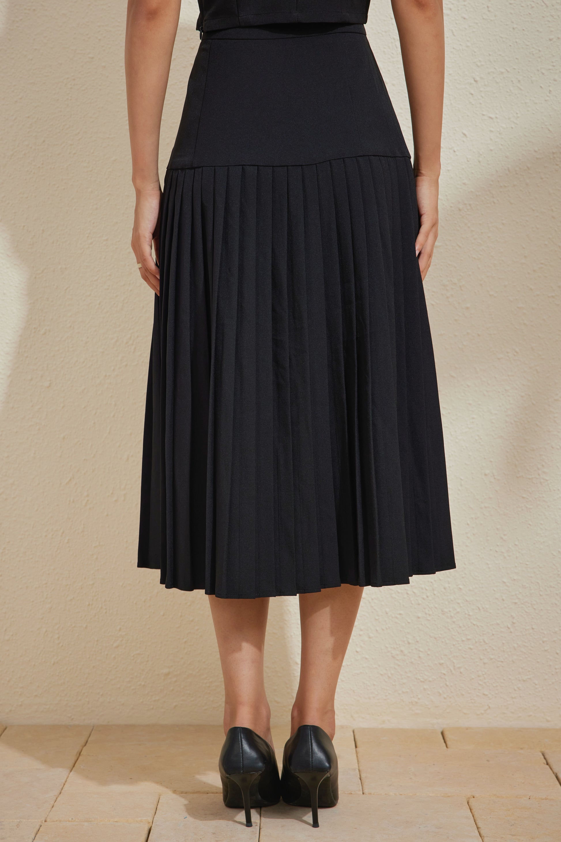 PLISSER SKIRT IN MIDNIGHT SABLE
