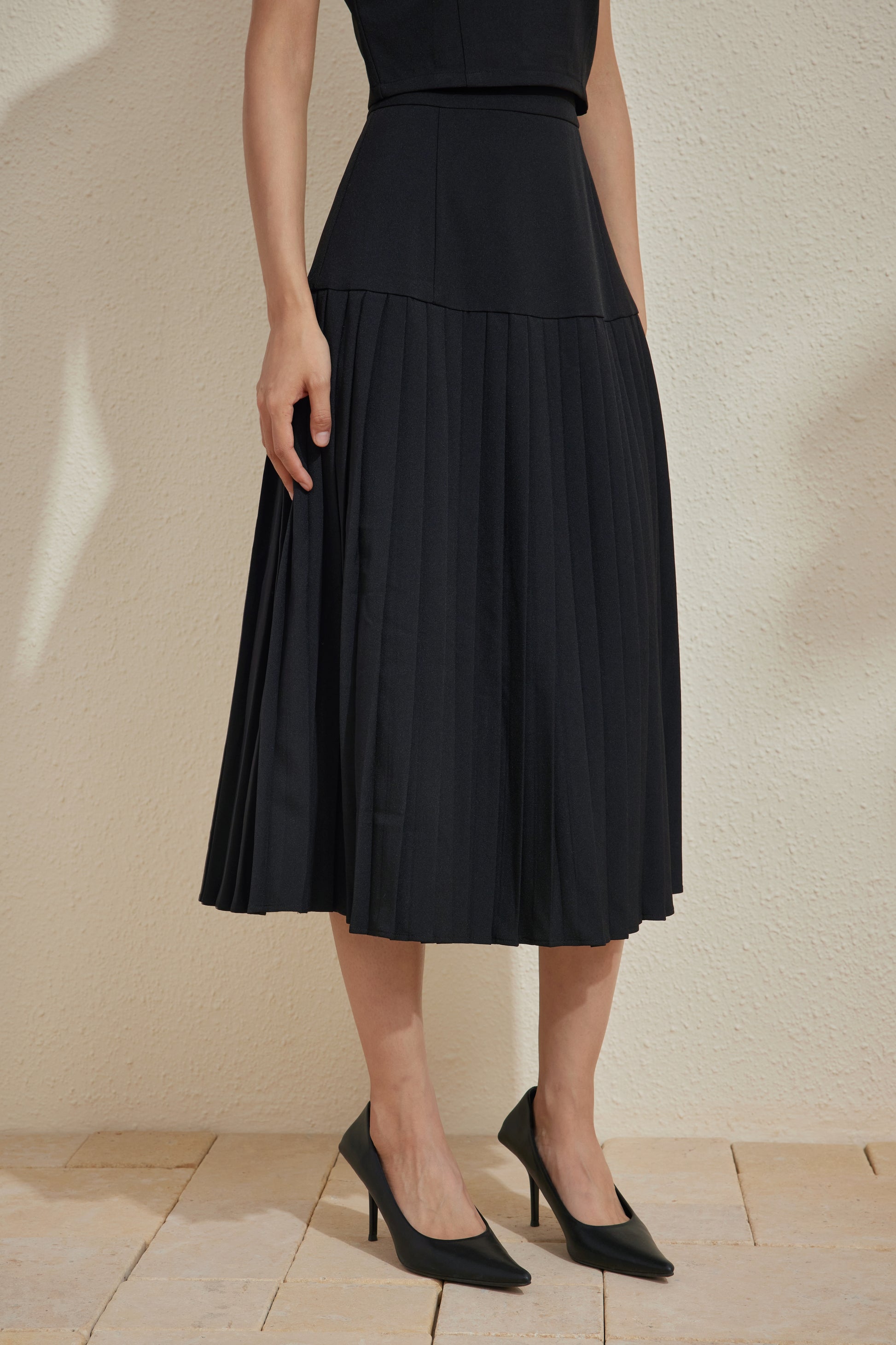 PLISSER SKIRT IN MIDNIGHT SABLE