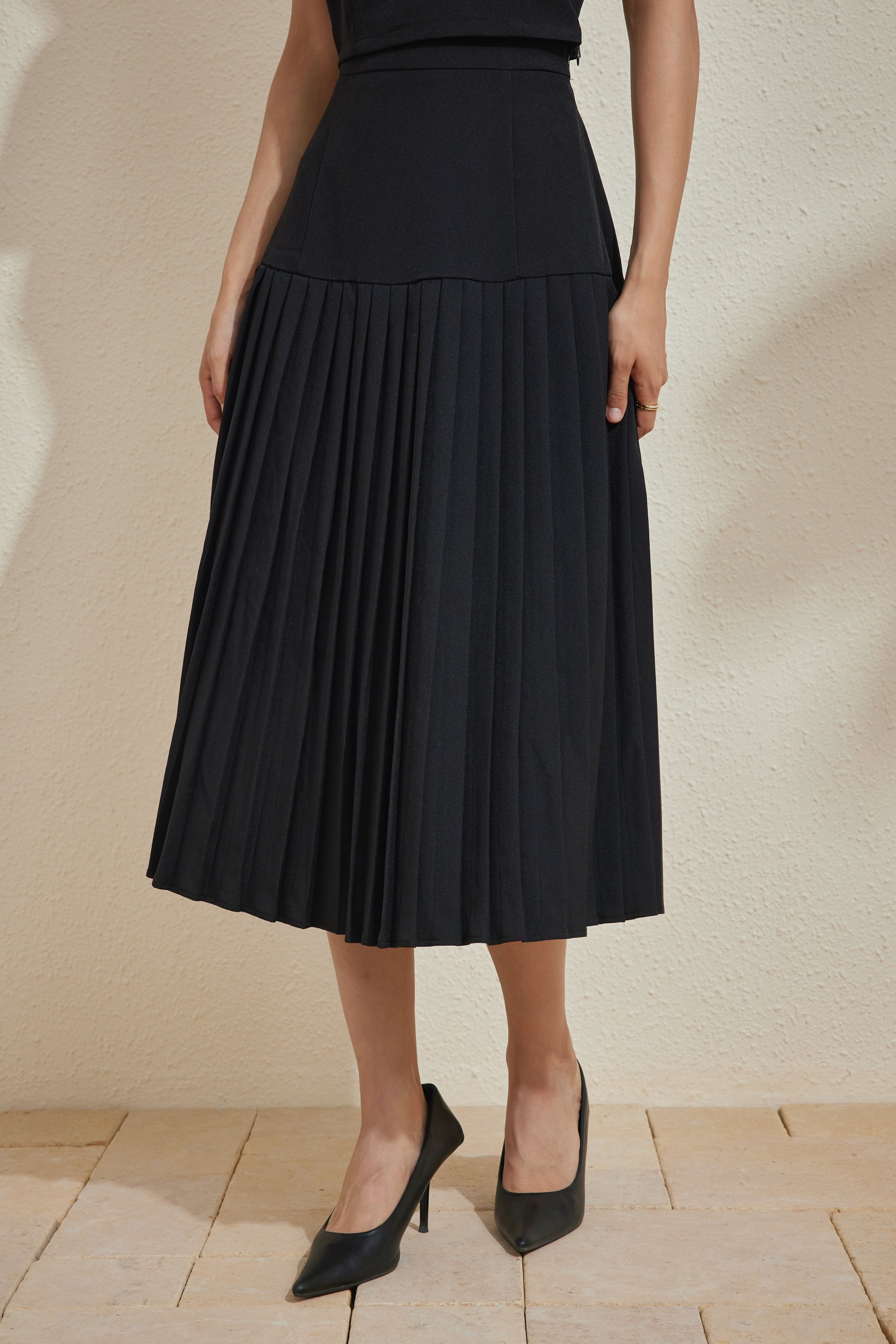 PLISSER SKIRT IN MIDNIGHT SABLE