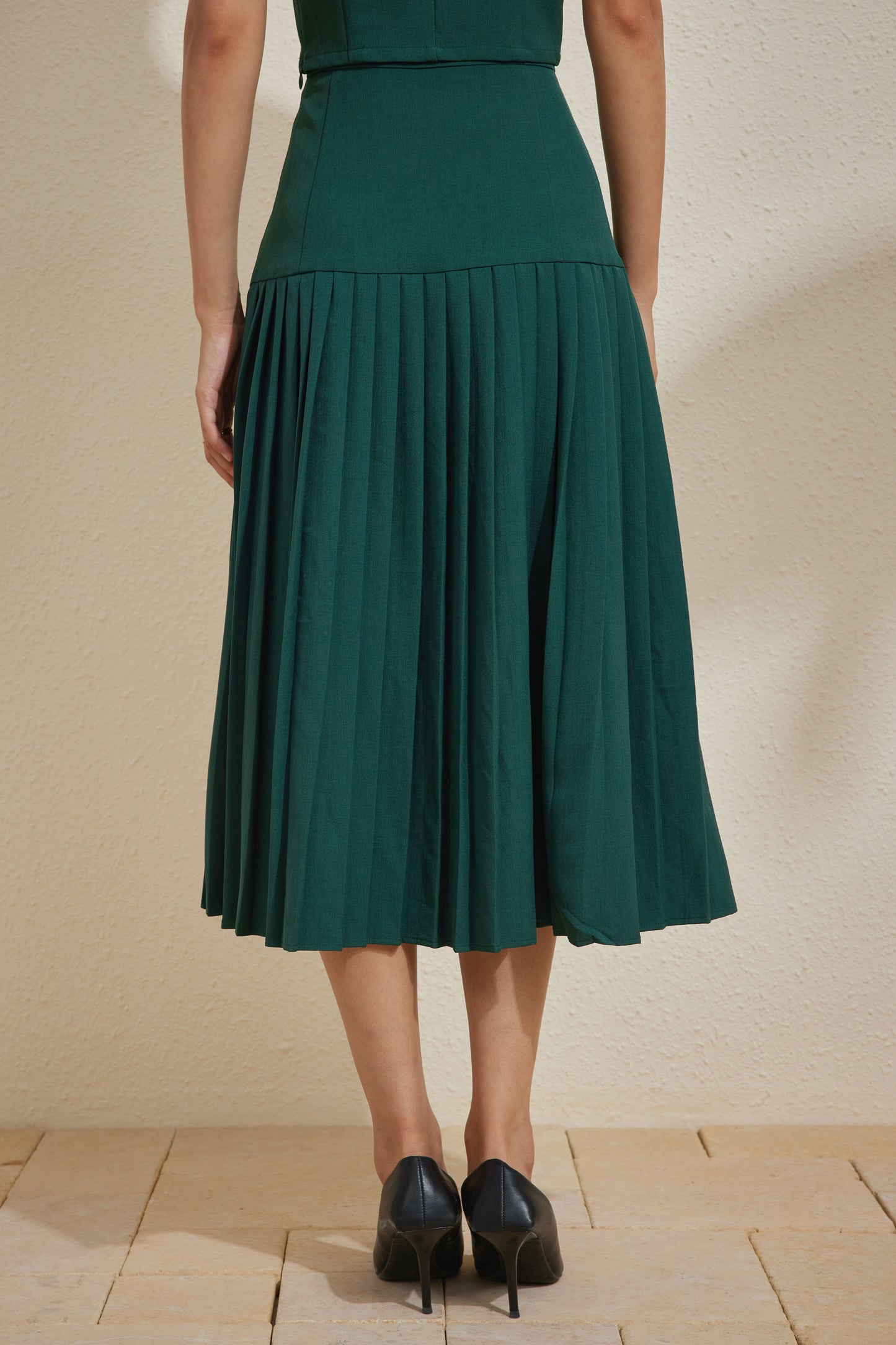PLISSER SKIRT IN BLACK FOREST