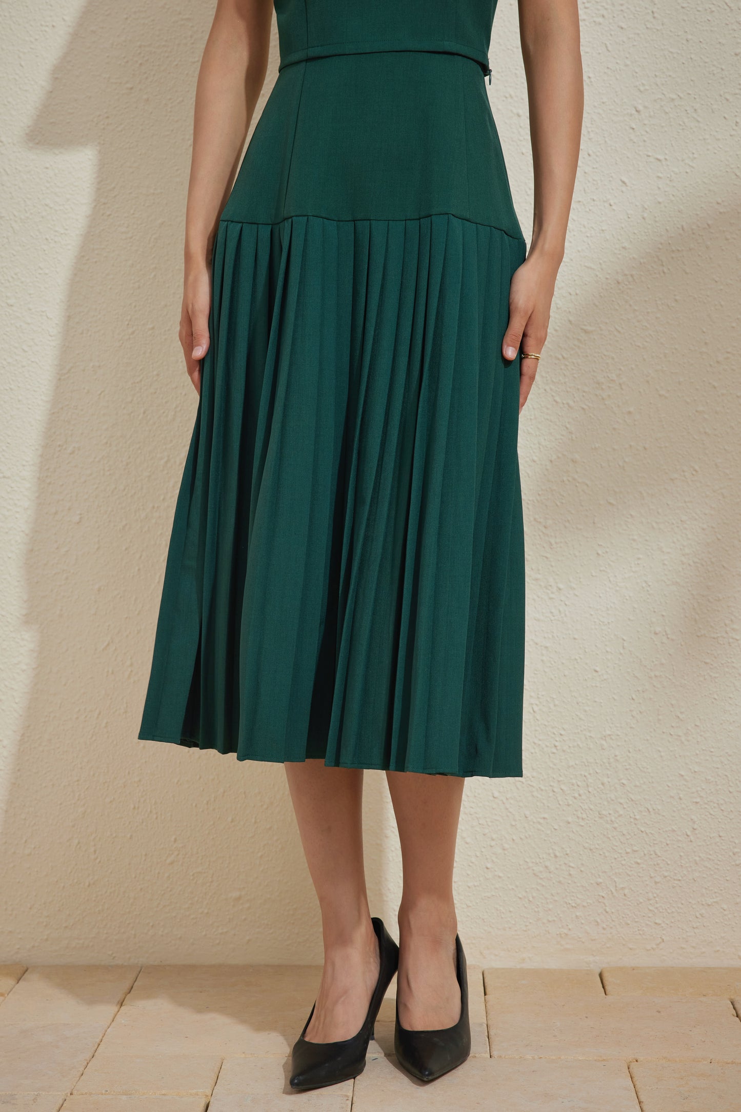 PLISSER SKIRT IN BLACK FOREST