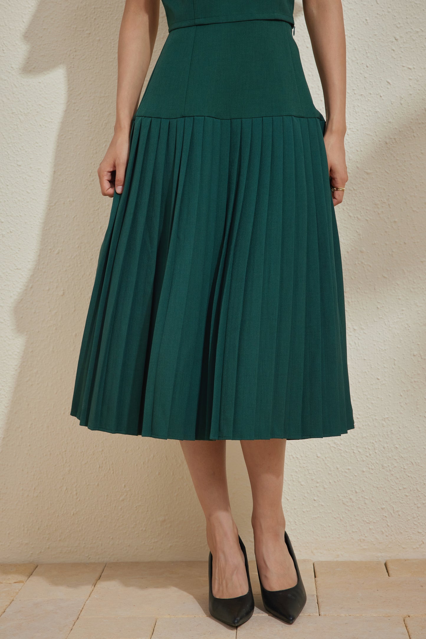 PLISSER SKIRT IN BLACK FOREST