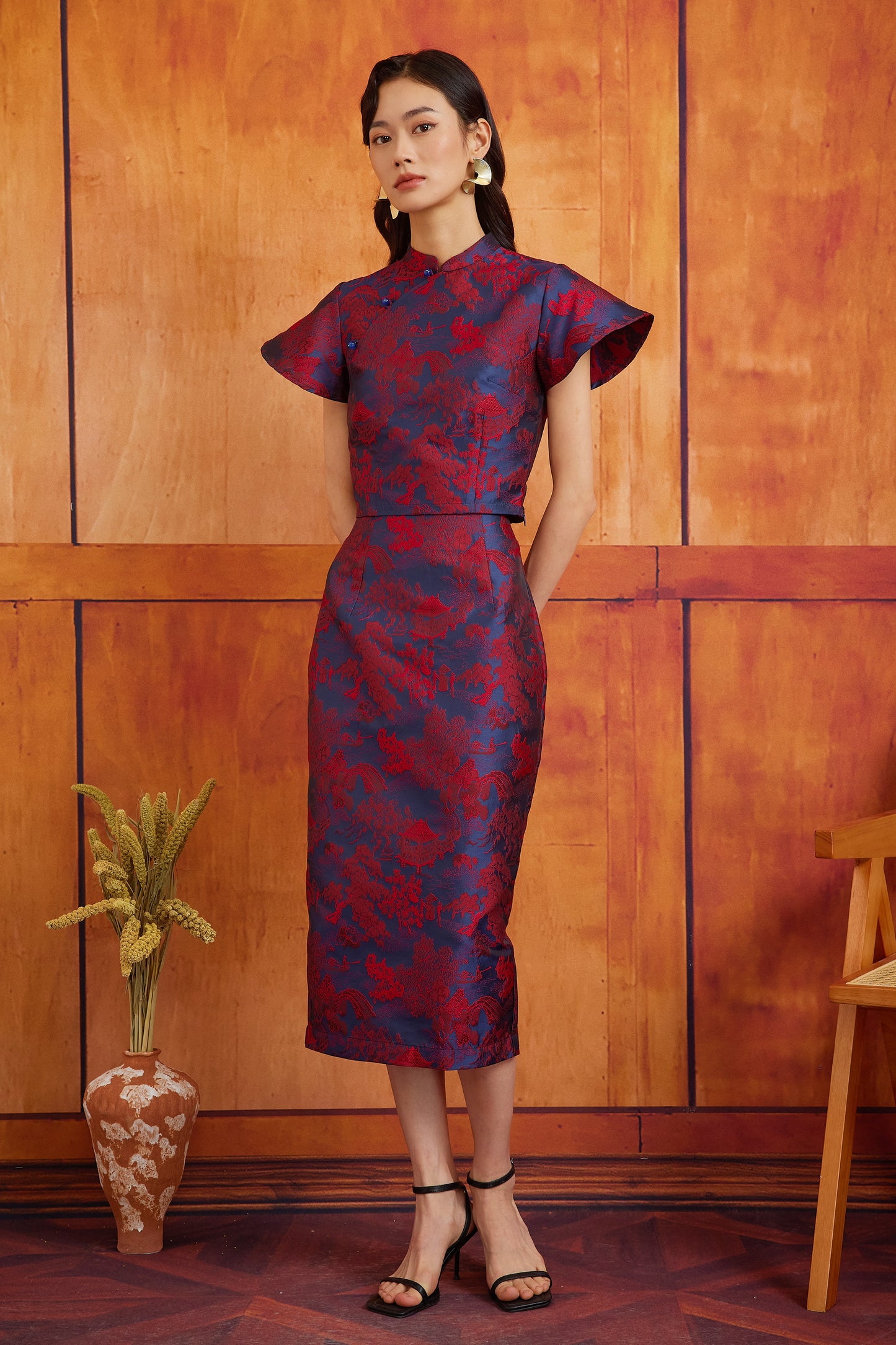 NARI SKIRT IN CRIMSON PAGODA