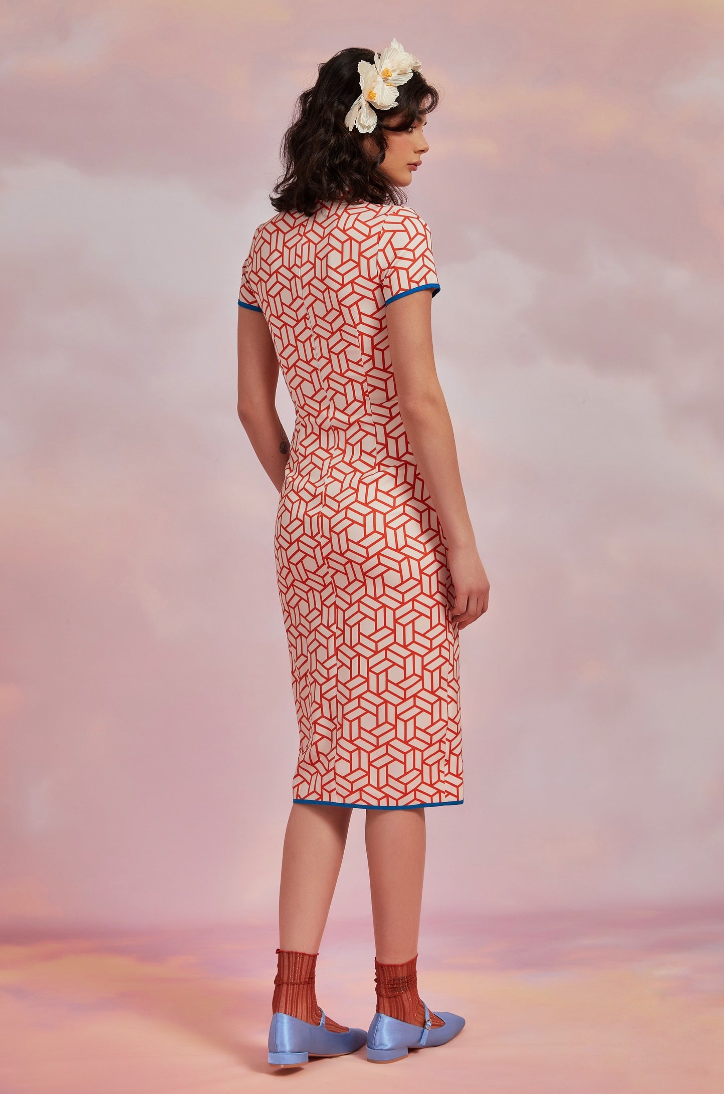 VINTAGE HSI SHIH IN APRICOT SPRING