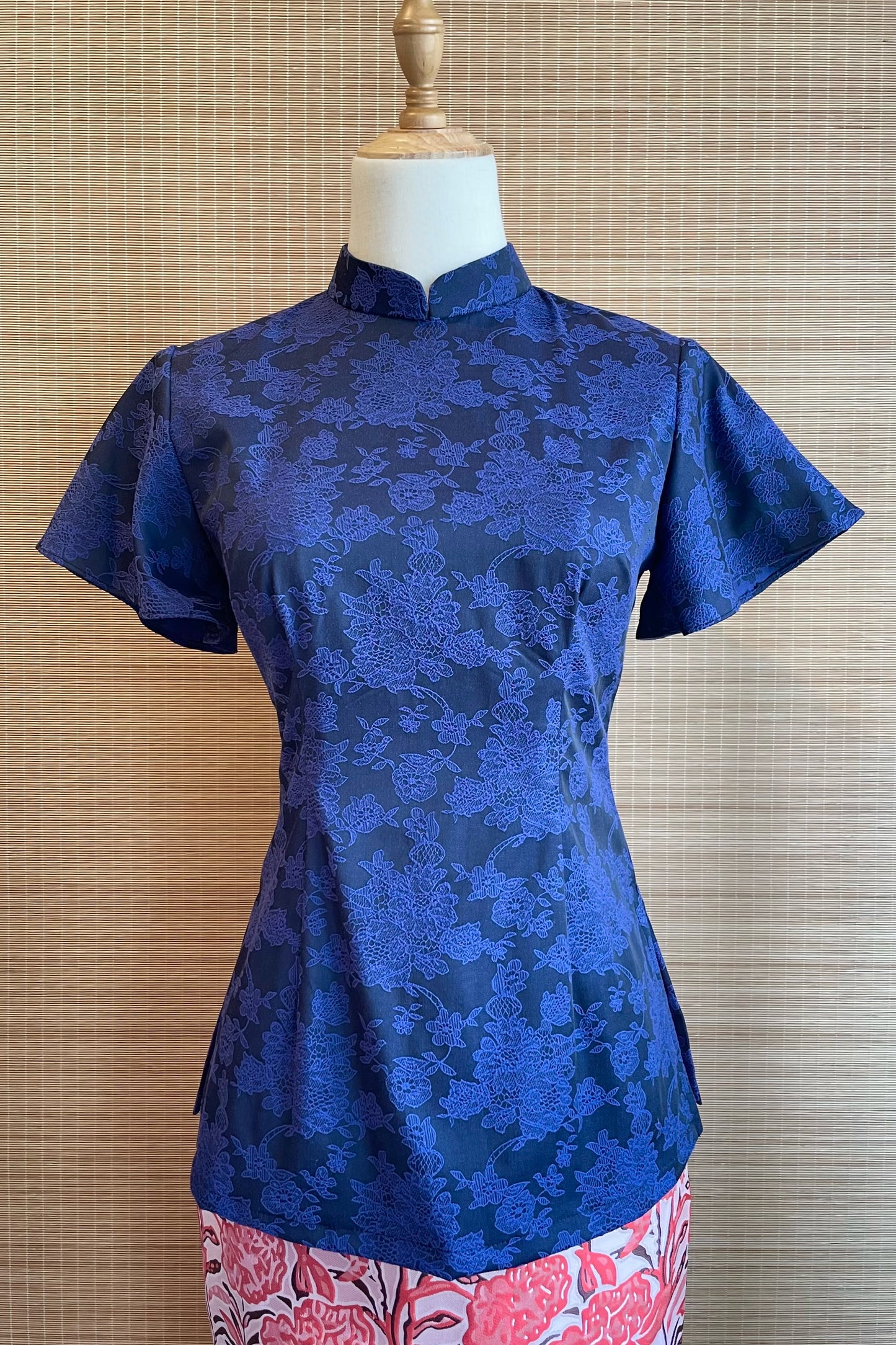 PRE-ORDER: FLUTTER SLEEVE TOP IN NAVY PEONY
