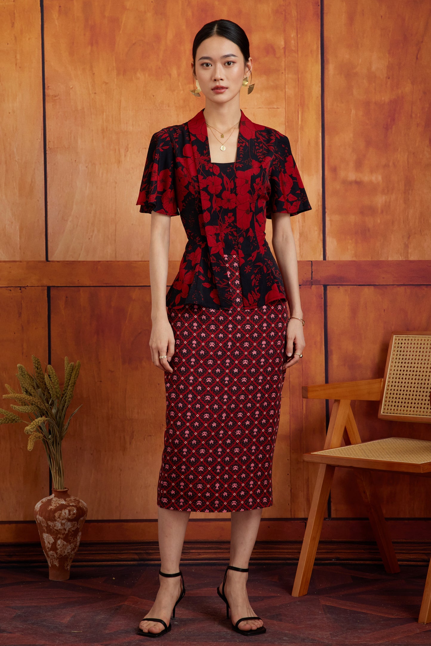KEBAYA TOP IN MIDNIGHT BLOOM