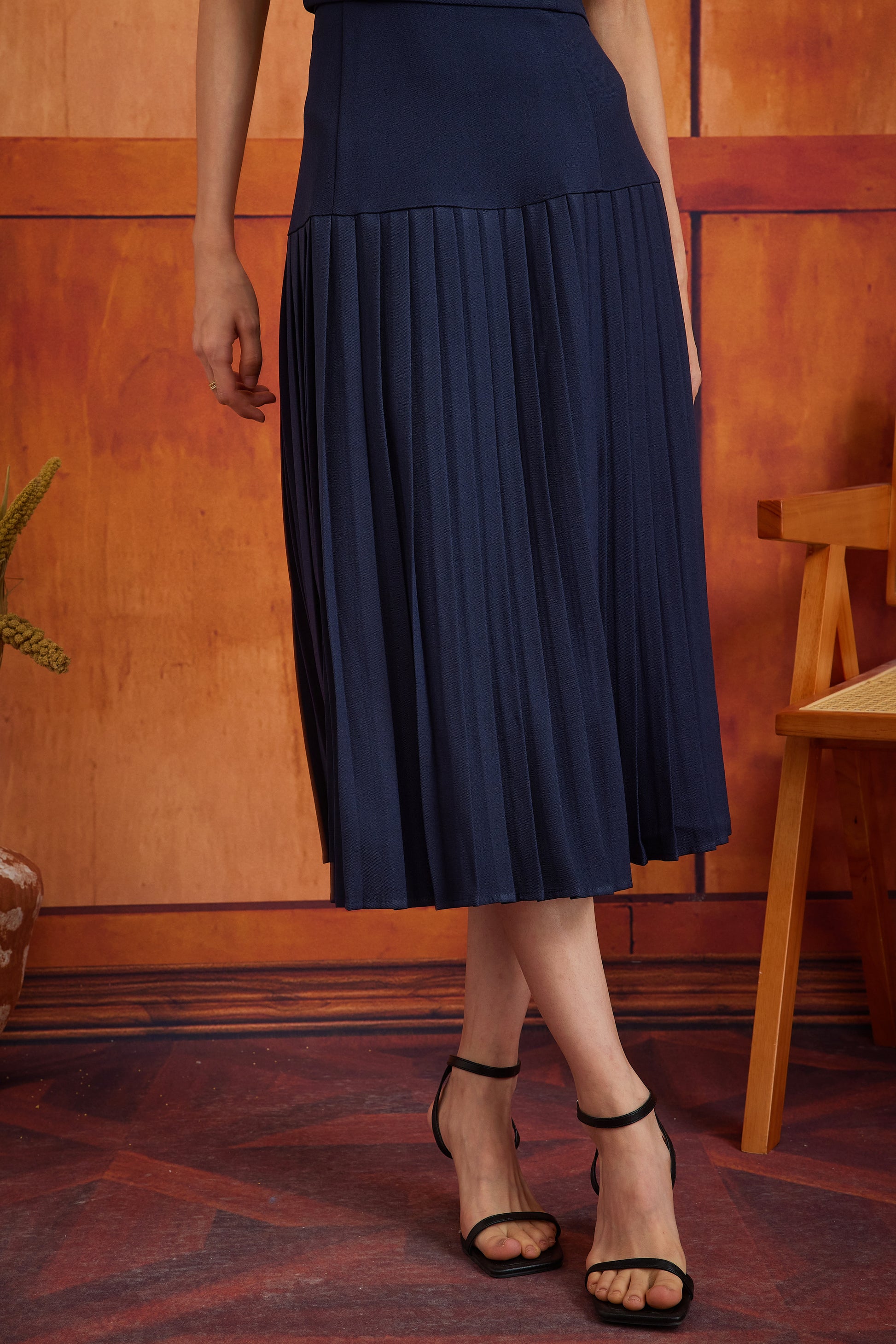 PLISSER SKIRT IN MIDNIGHT DREAM