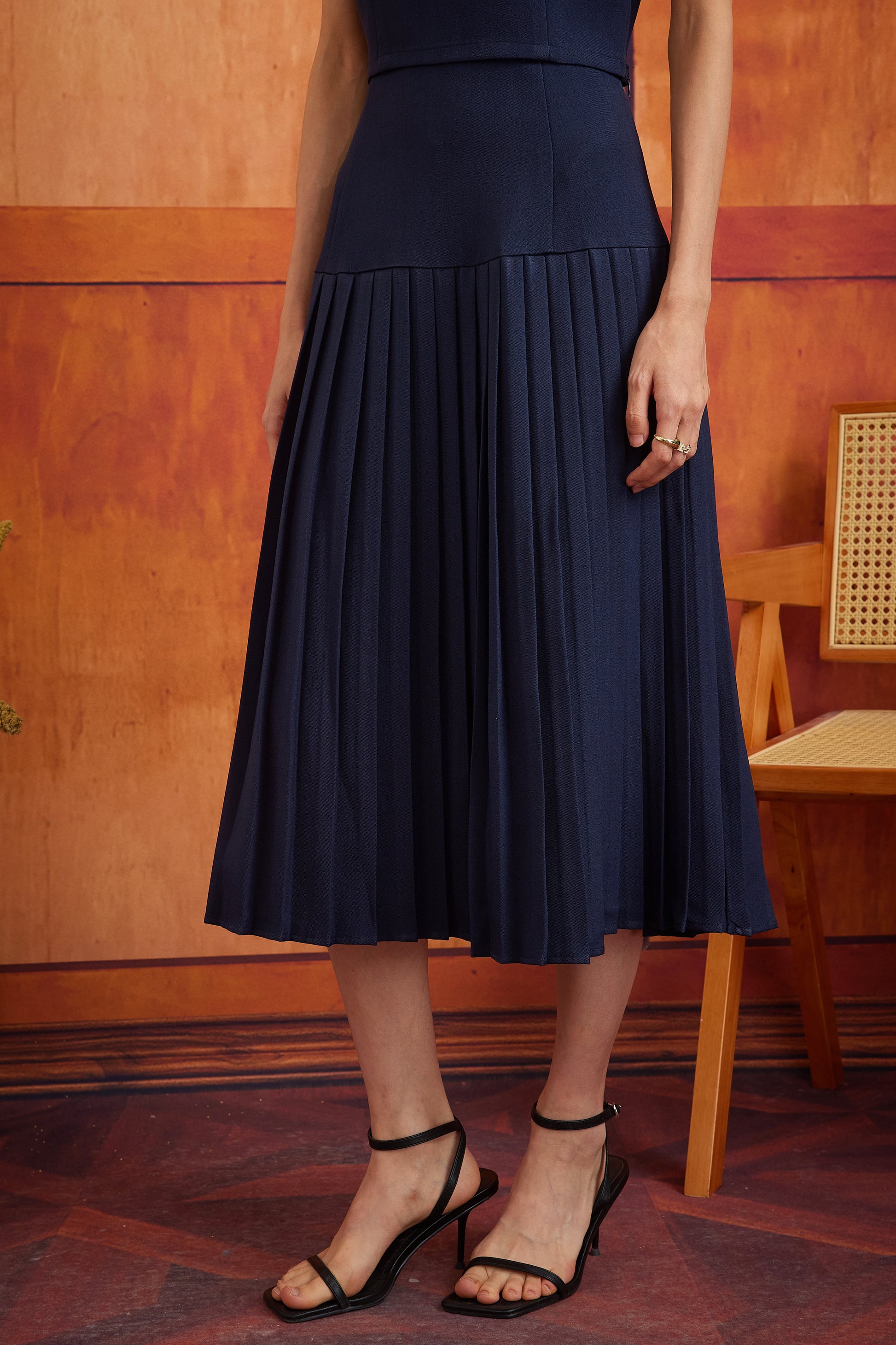 PLISSER SKIRT IN MIDNIGHT DREAM