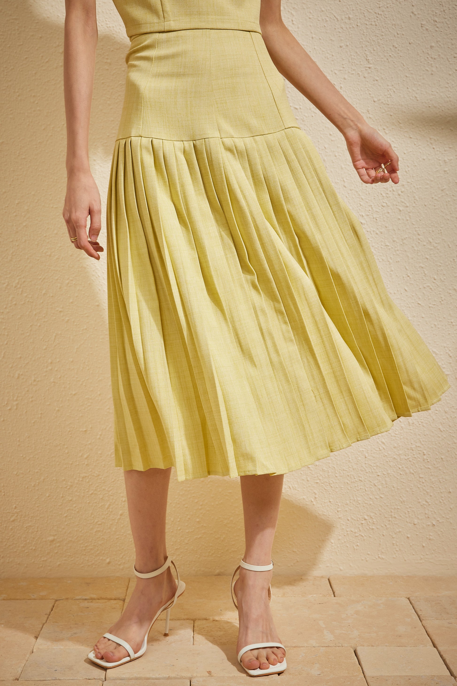 PLISSER SKIRT IN LEMONGRASS SILK