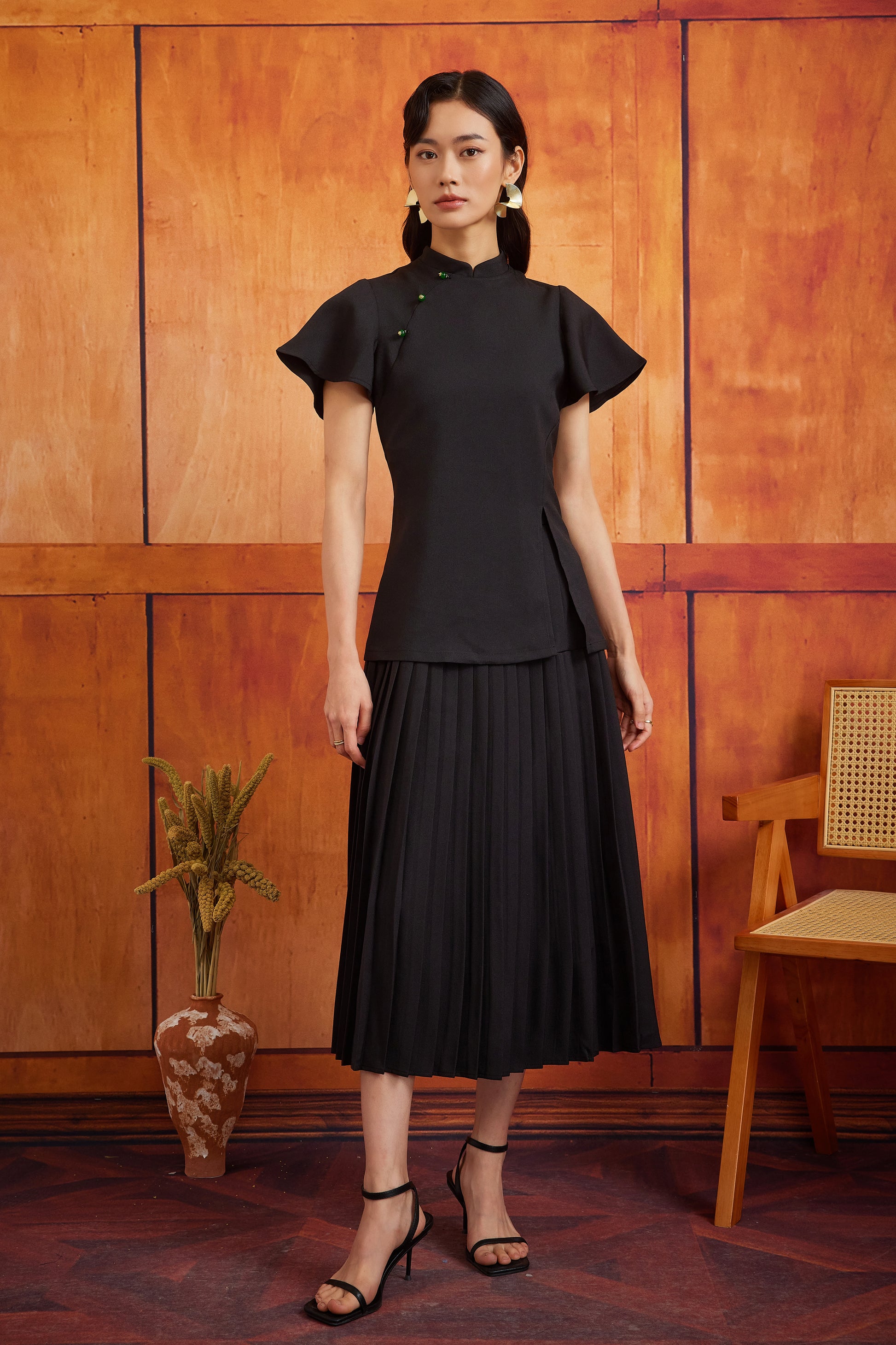 PLISSER SKIRT IN EBONY