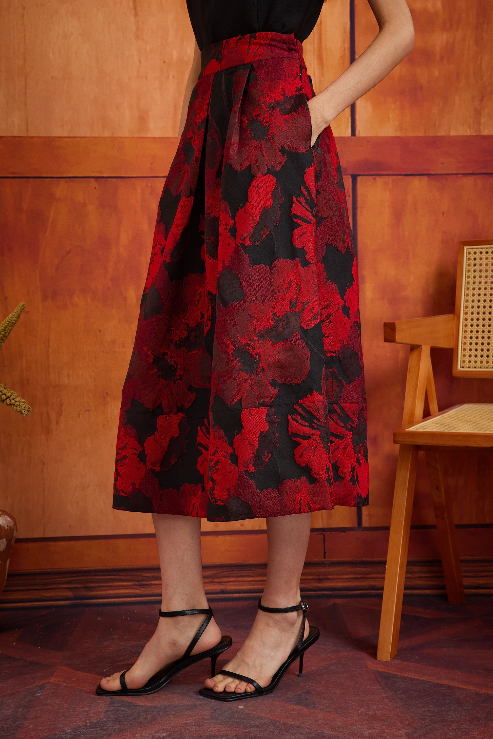 HANA SKIRT IN MIDNIGHT ROBIN