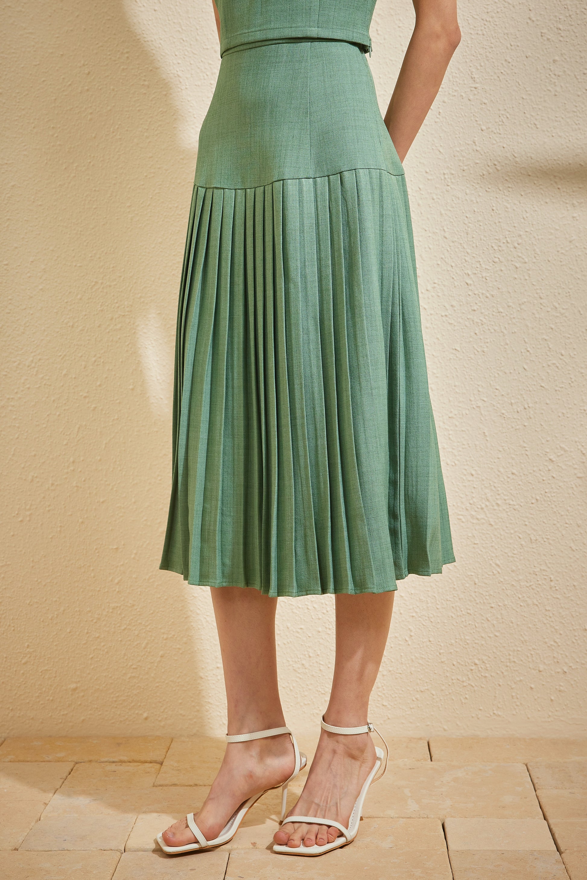 PLISSER SKIRT IN SOFT JADE