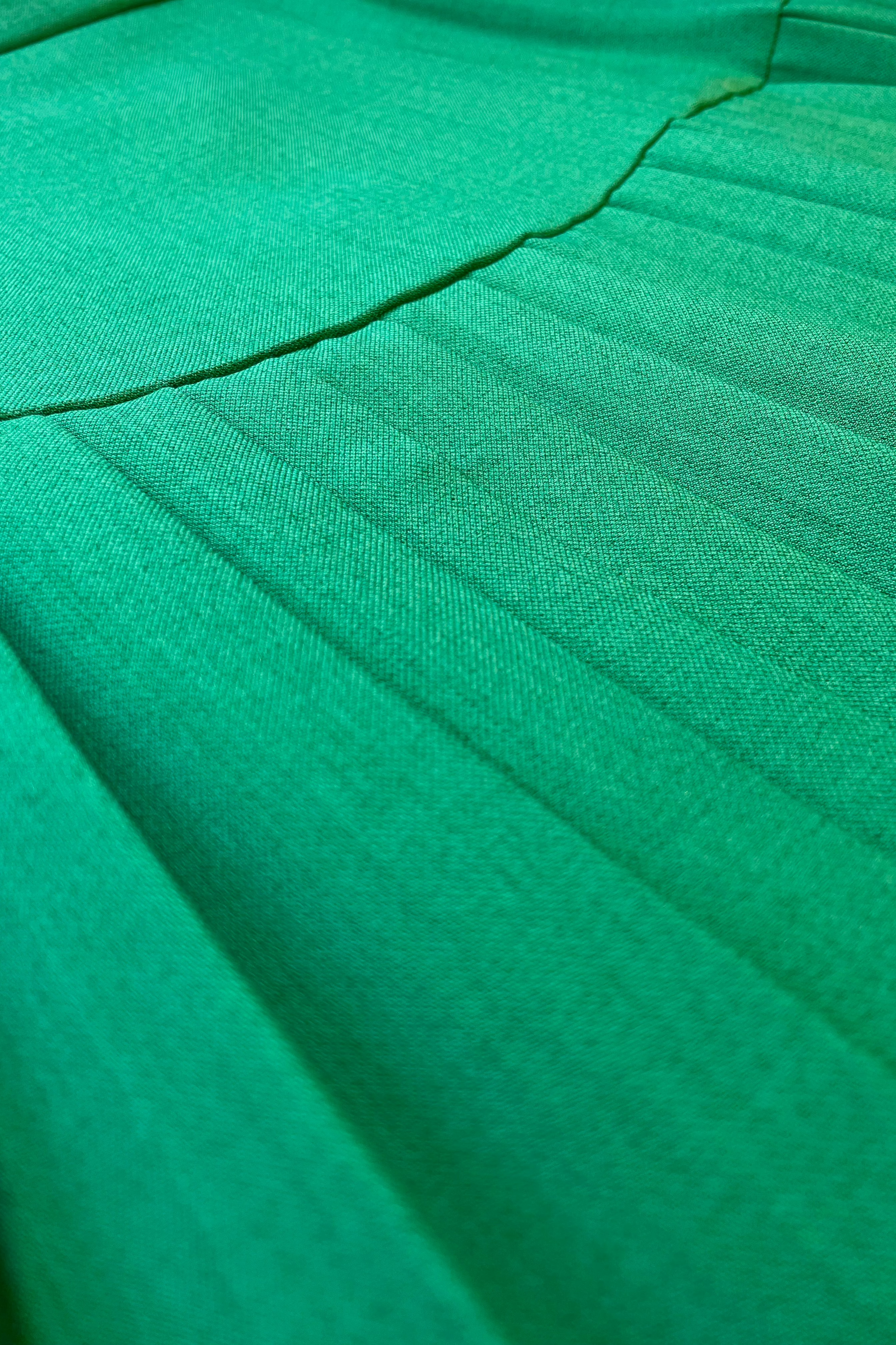 PLISSER SKIRT IN PINE GREEN