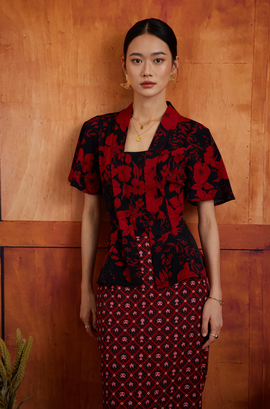 KEBAYA TOP IN MIDNIGHT BLOOM