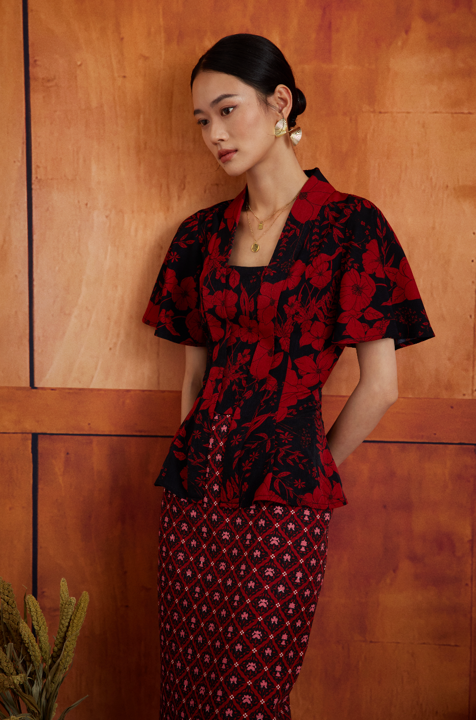 KEBAYA TOP IN MIDNIGHT BLOOM