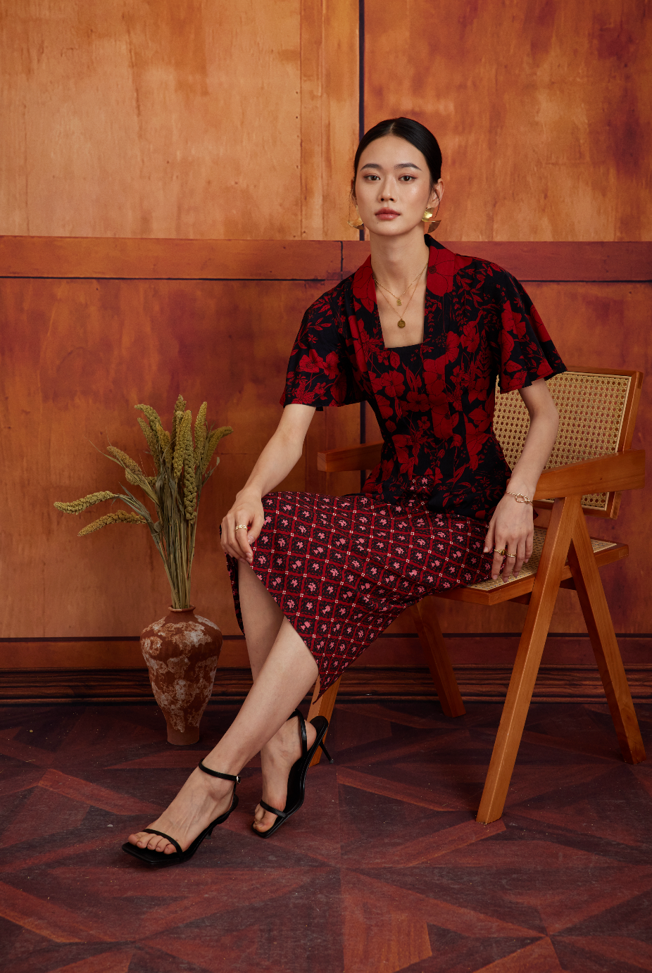 KEBAYA TOP IN MIDNIGHT BLOOM