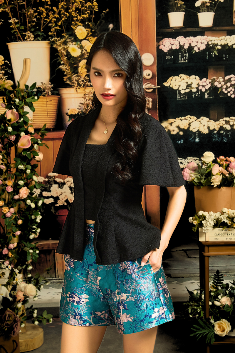 TAILORED SHORTS IN IMPERIAL TOPAZ