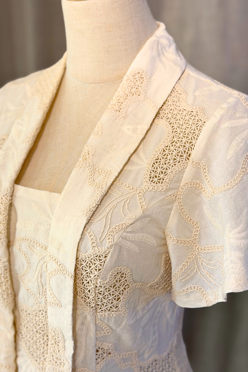 KEBAYA TOP IN SULAM BLANC