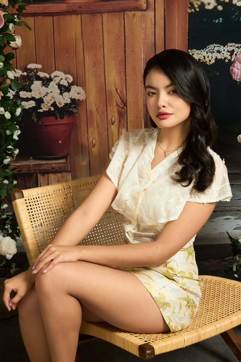 BATAVIA IN TULIP FIELD