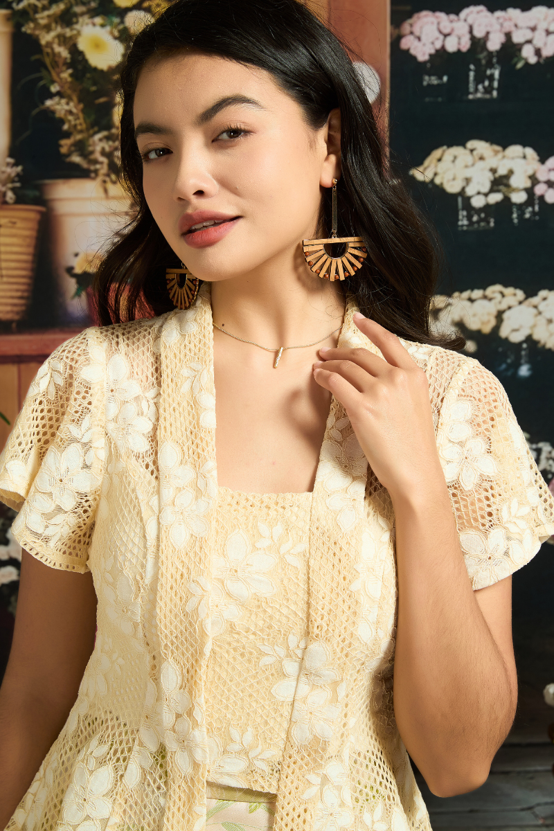 KEBAYA TOP IN ALMOND