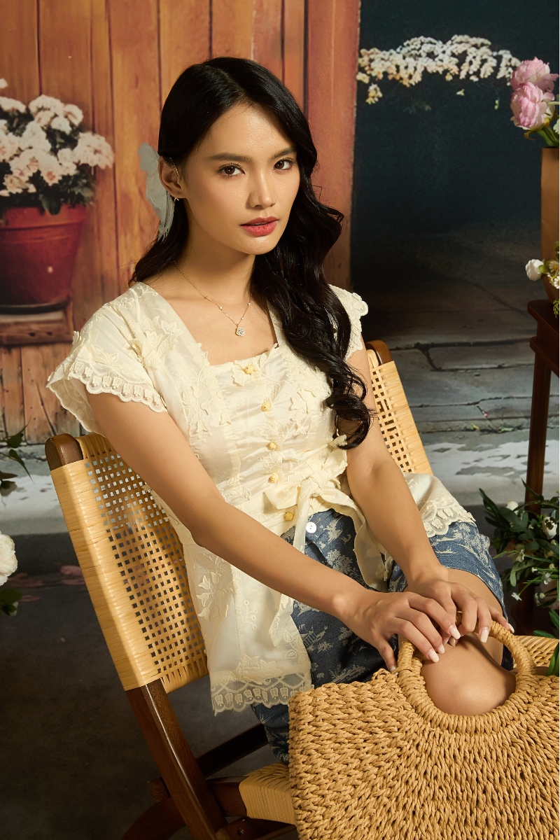 NYA EMANIS IN TULIP FIELD