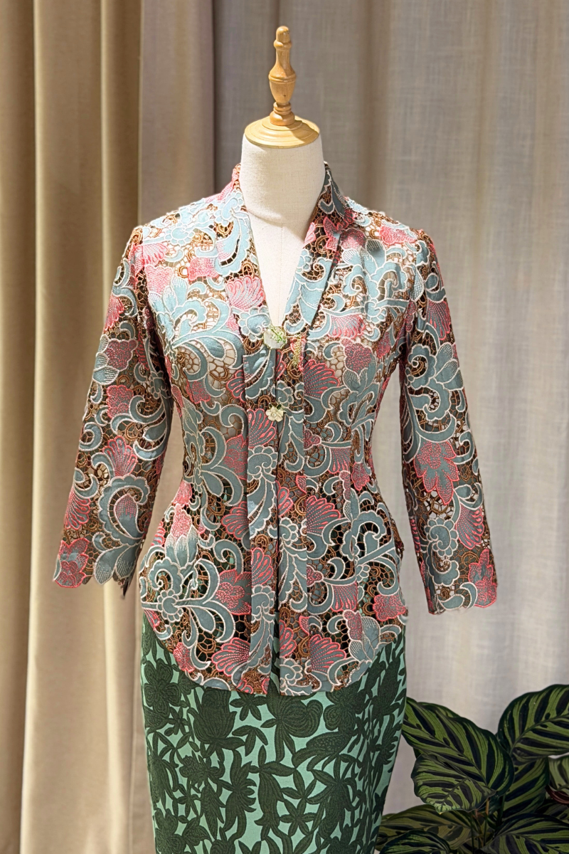 KEBAYA TOP IN CORAL MIST