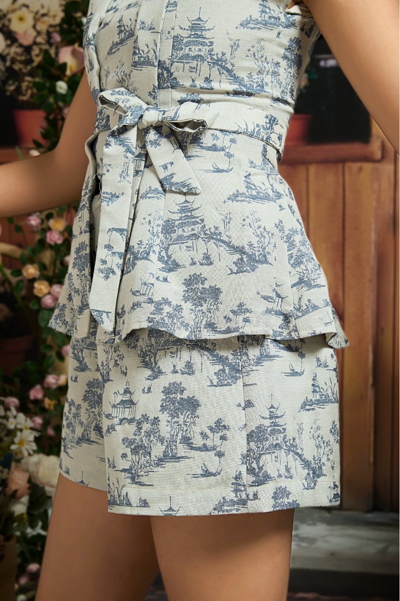 TAILORED SHORTS IN PORCELAIN DAWN