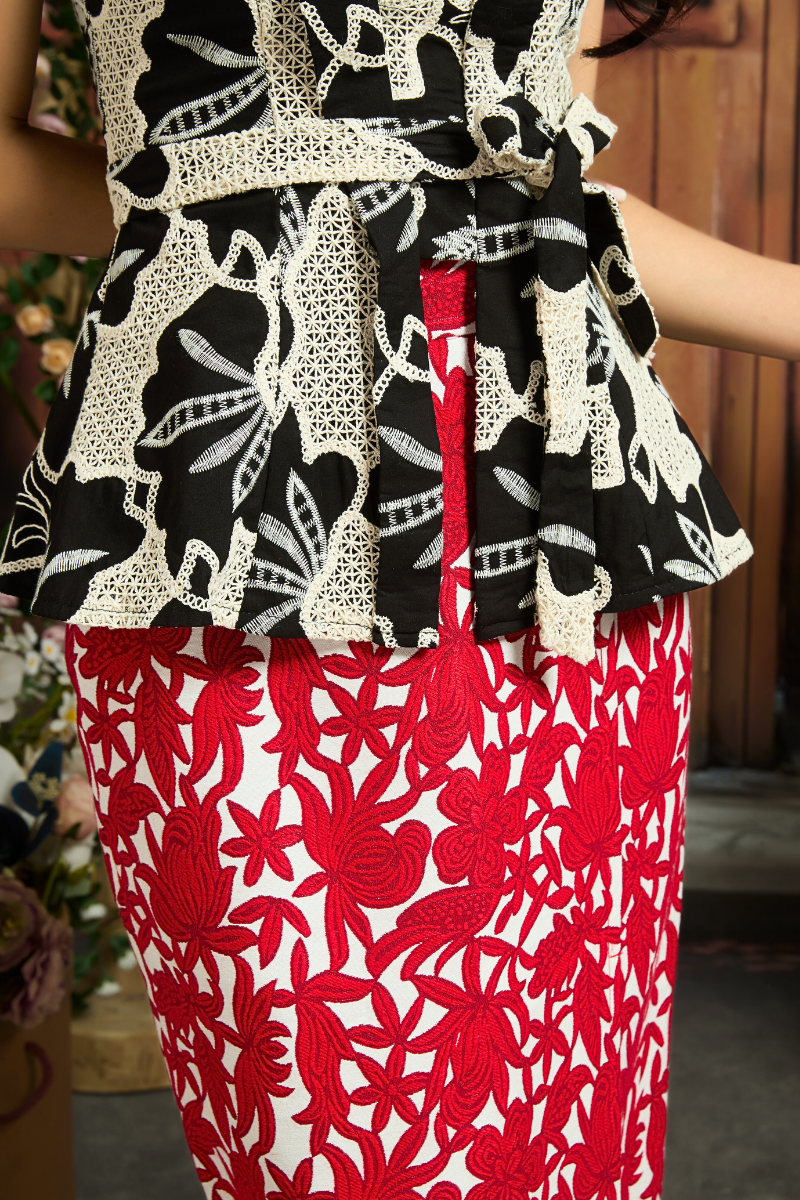SARONG NARI SKIRT IN VERMILION FERNSONG