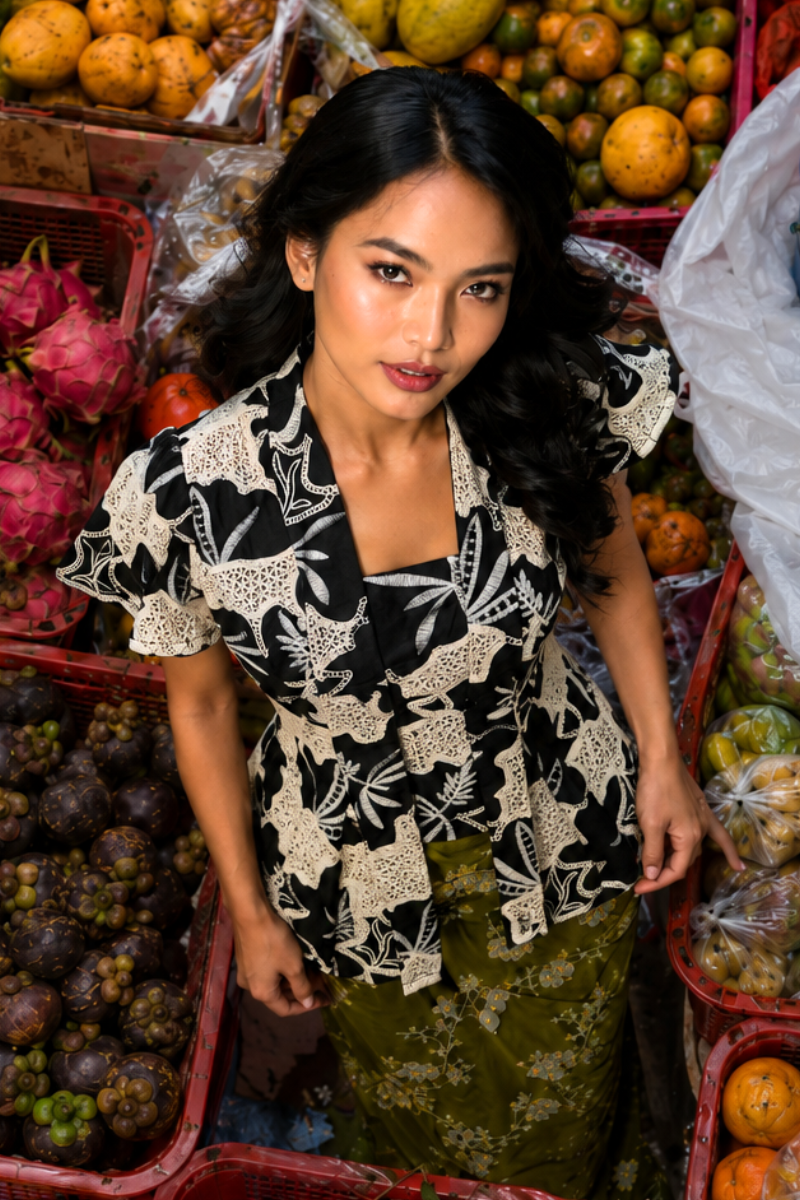 KEBAYA TOP IN SULAM NOIR