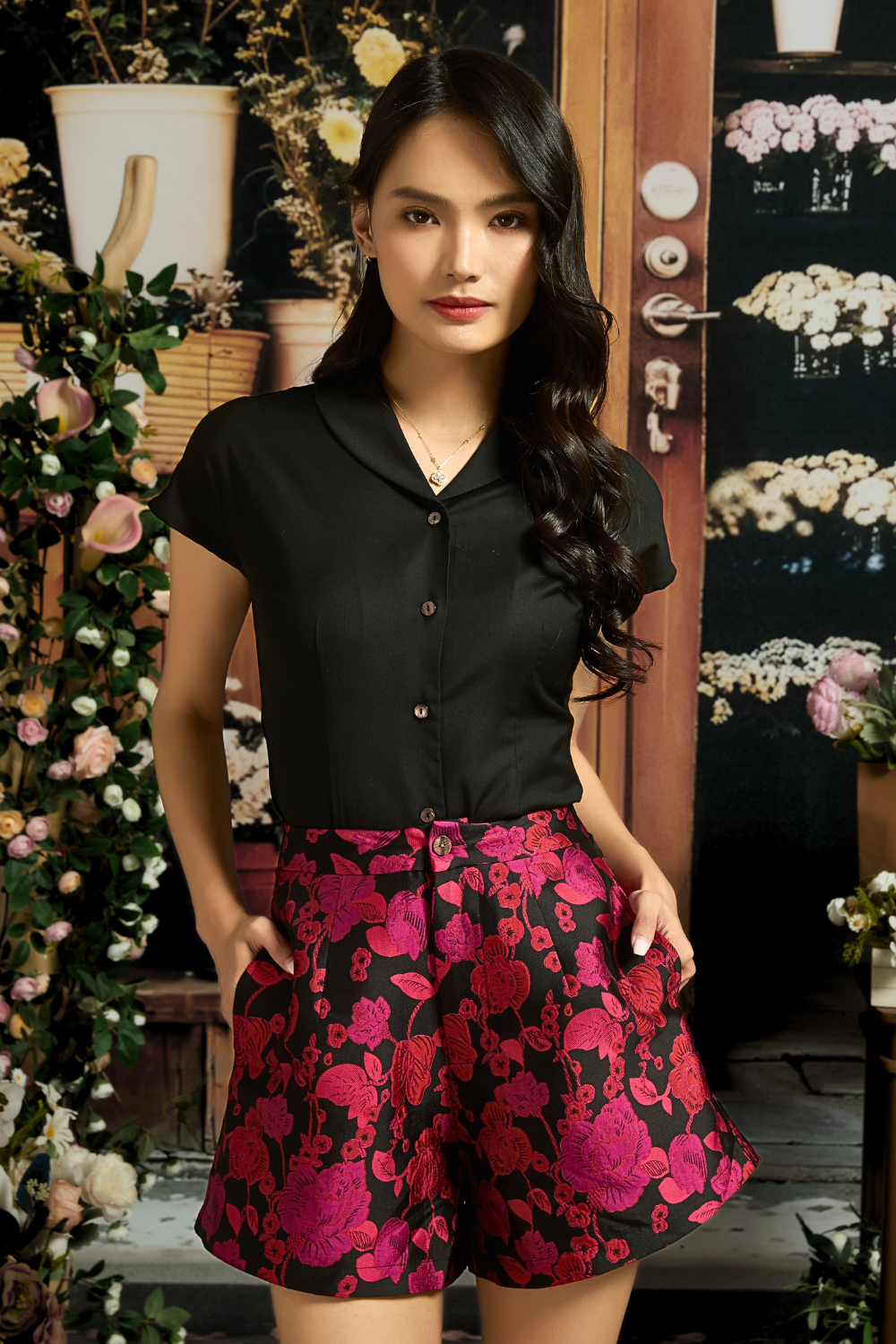 TAILORED SHORTS IN PEONY SHADOW