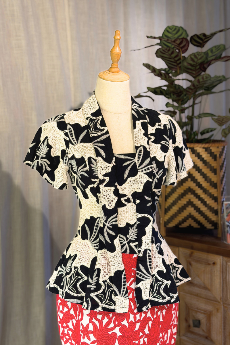 KEBAYA TOP IN SULAM NOIR