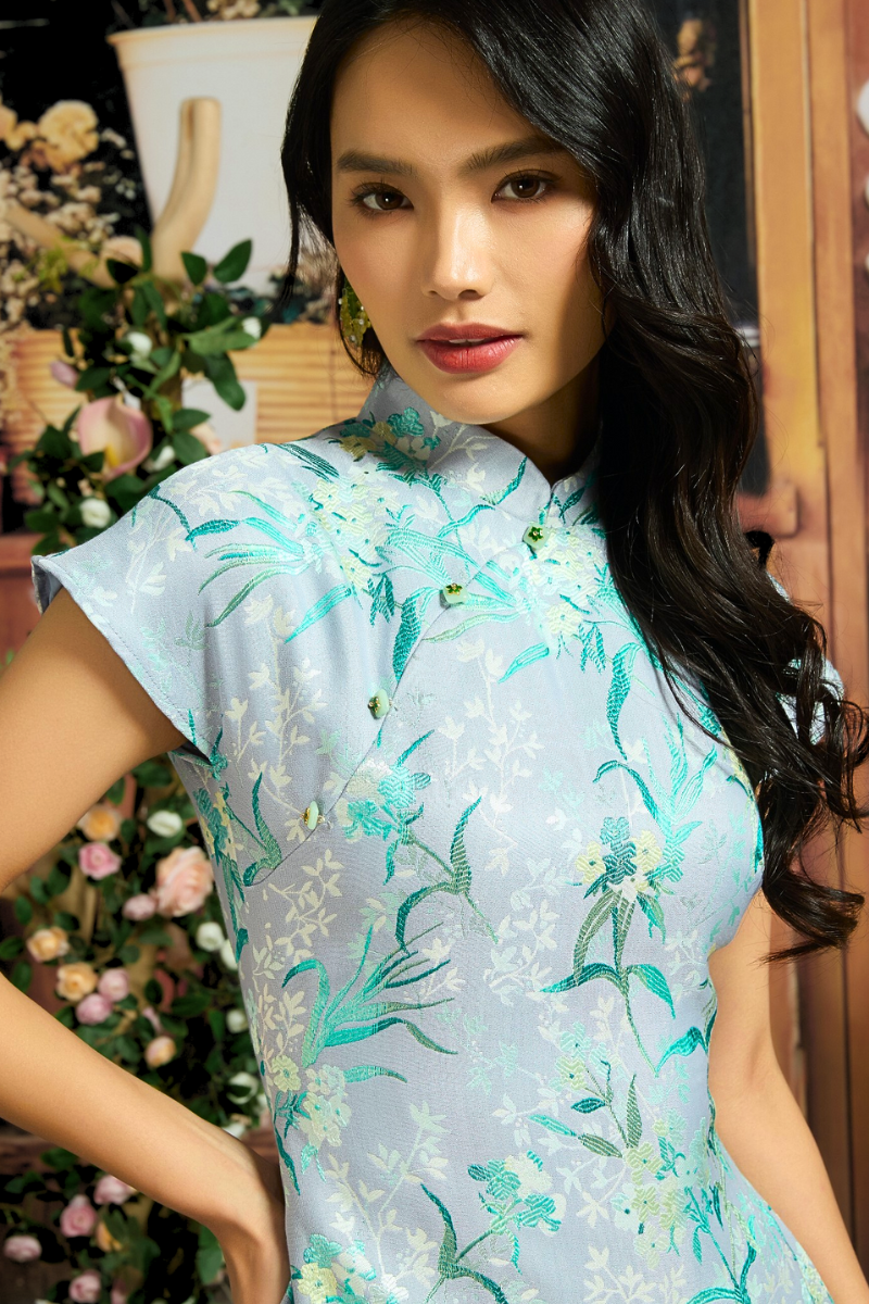 SHAO IN CELADON WHISPER