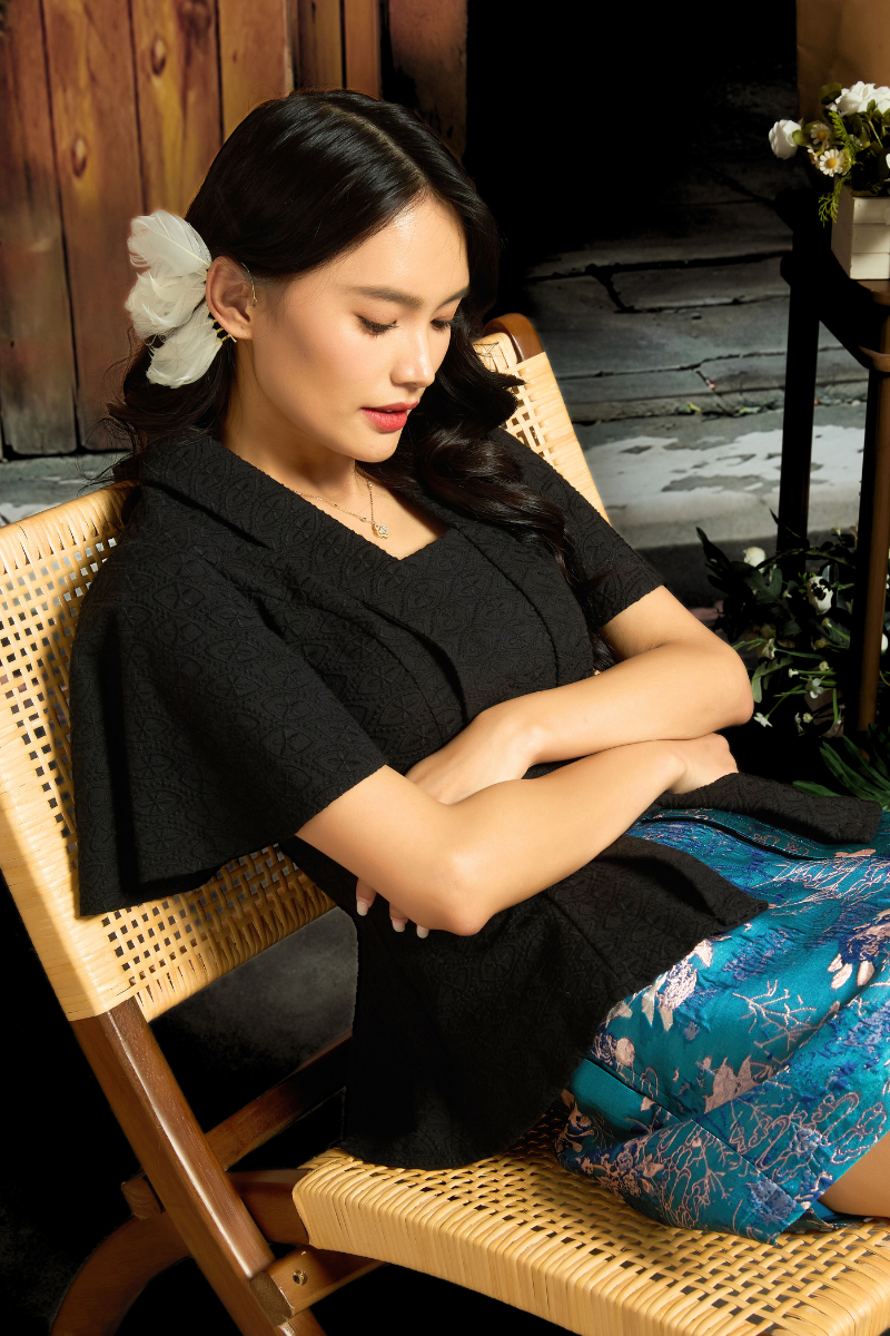 KEBAYA TOP IN HITAM MANIS