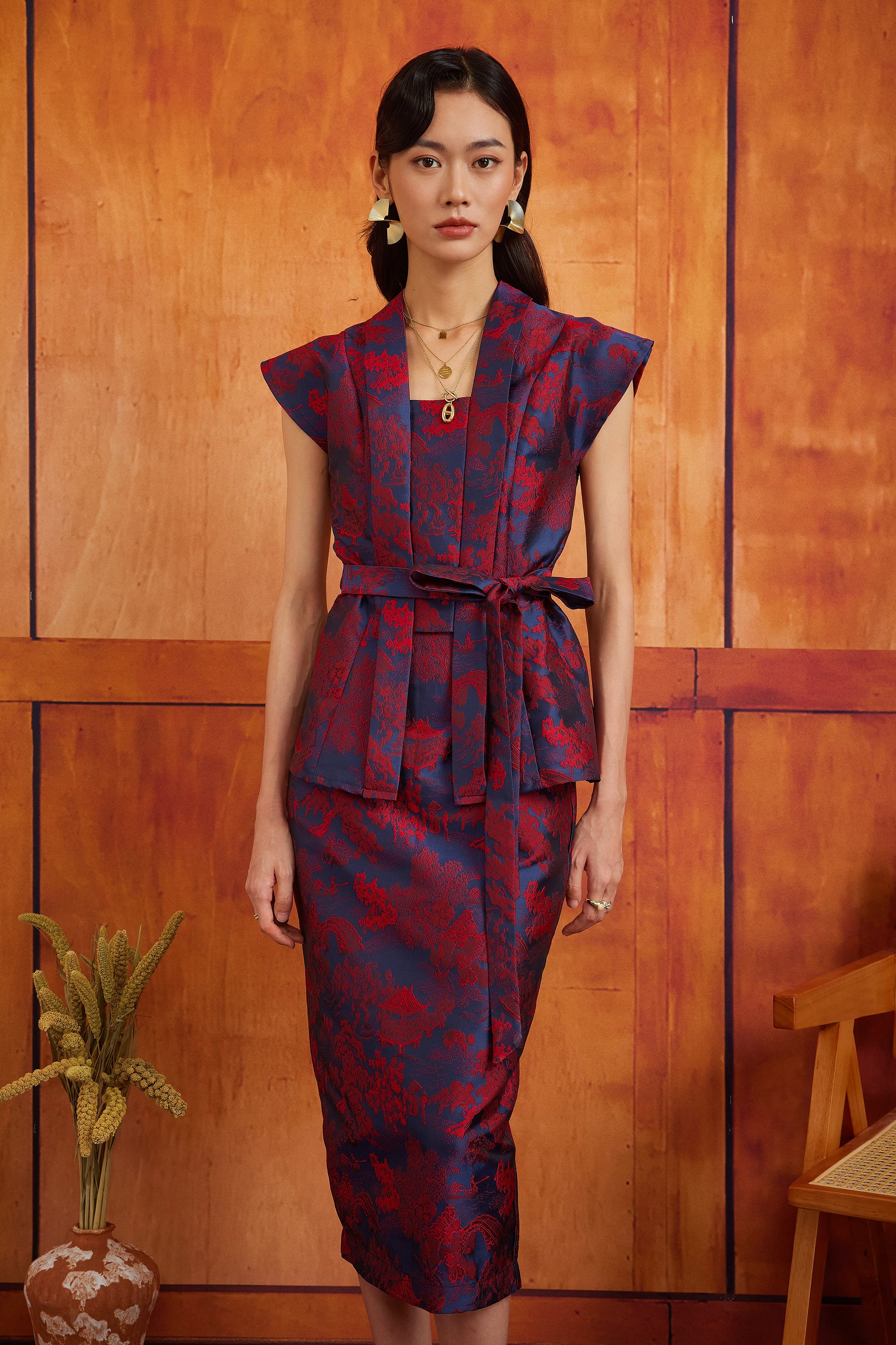 NARI SKIRT IN CRIMSON PAGODA