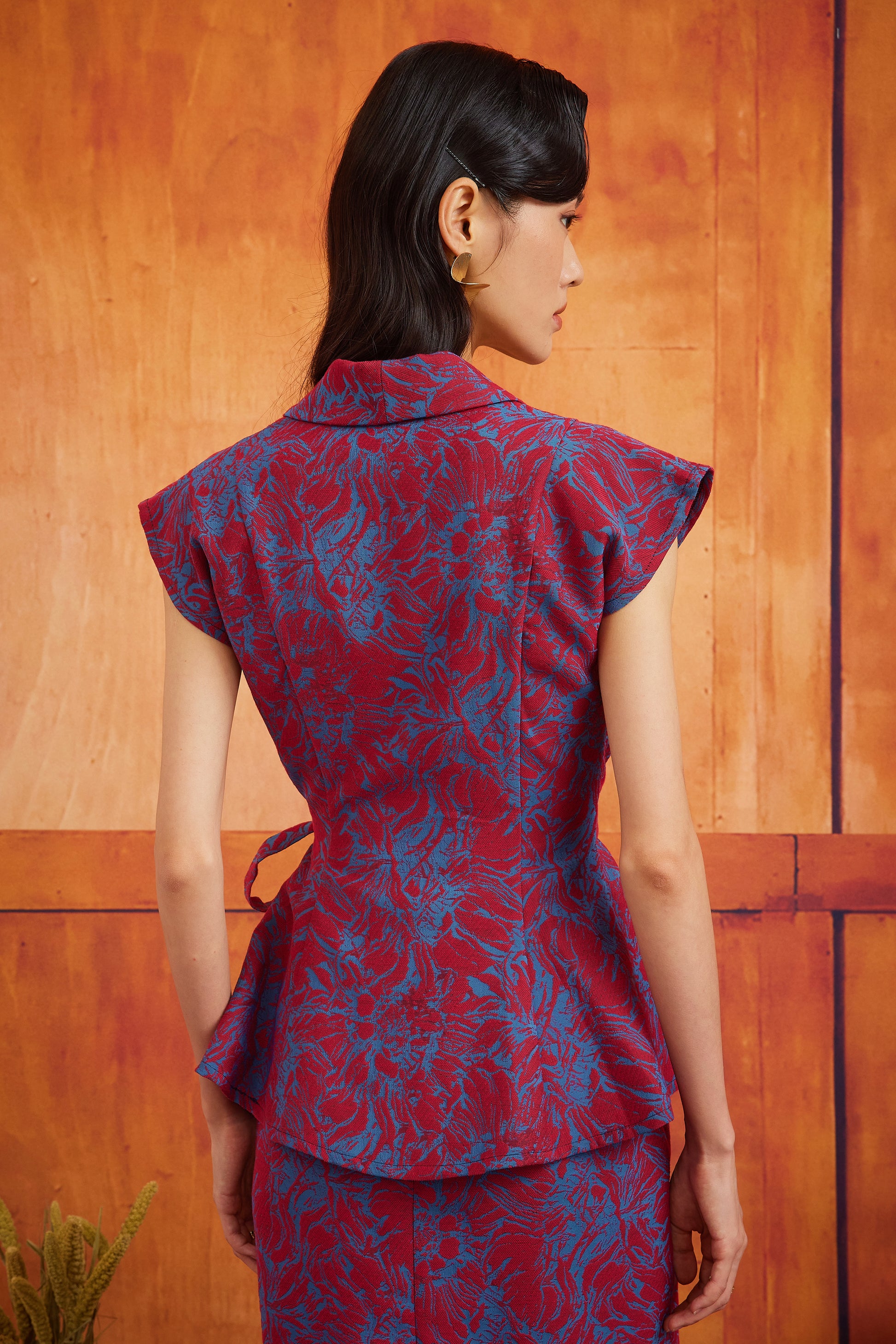 NYA CHIK TOP IN CRIMSON CLOVE