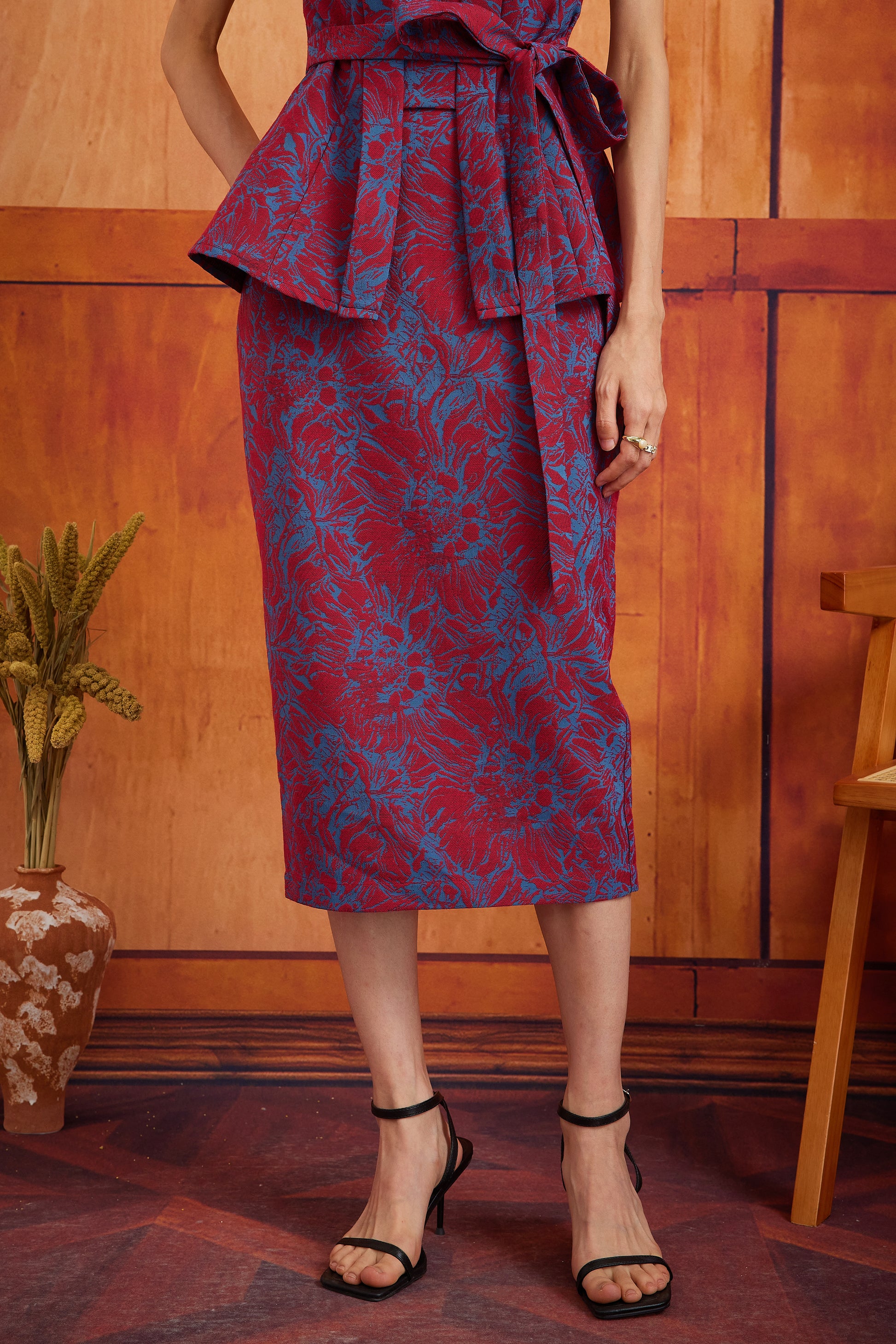 NARI SKIRT IN CRIMSON CLOVE