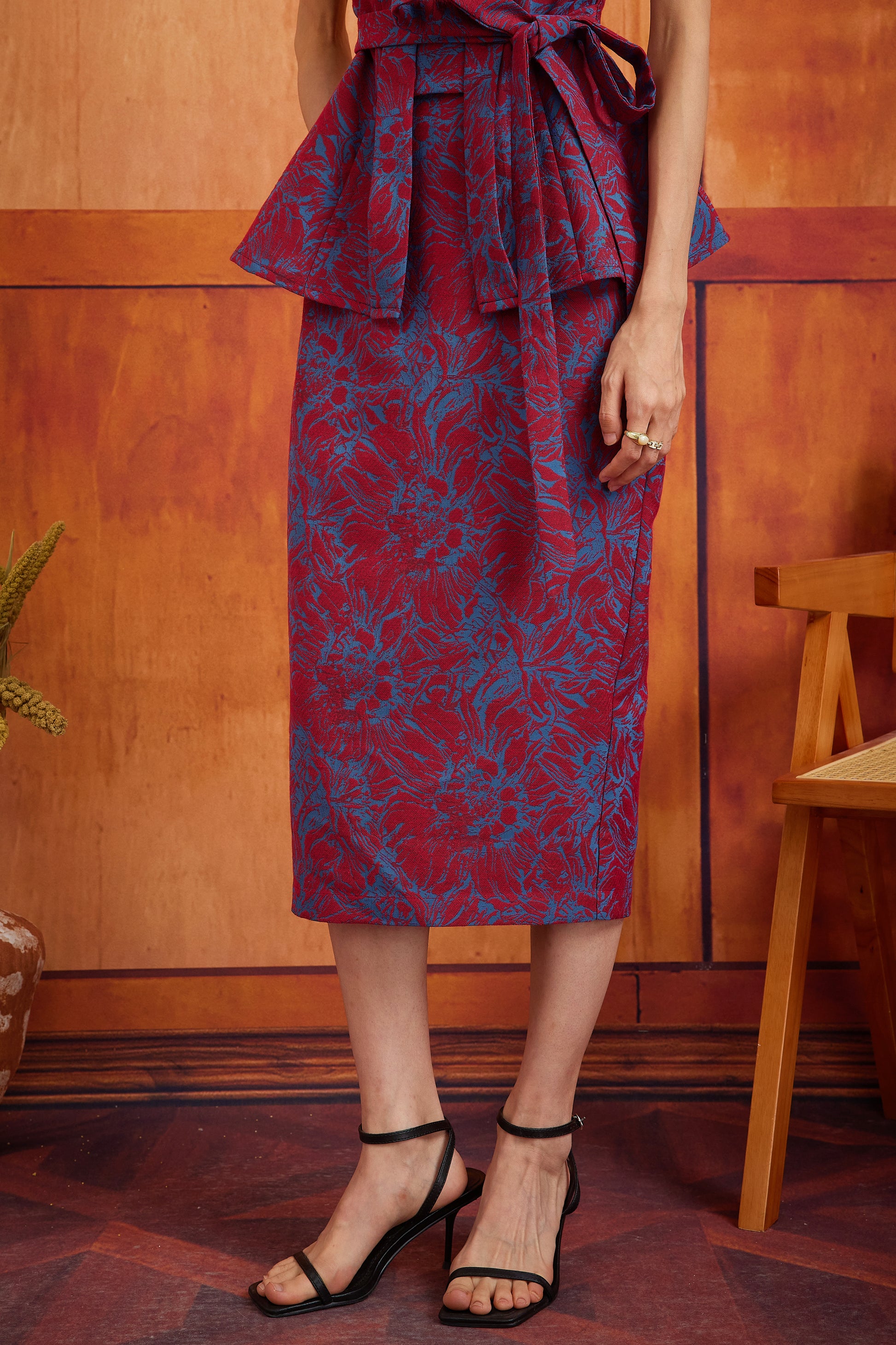 NARI SKIRT IN CRIMSON CLOVE