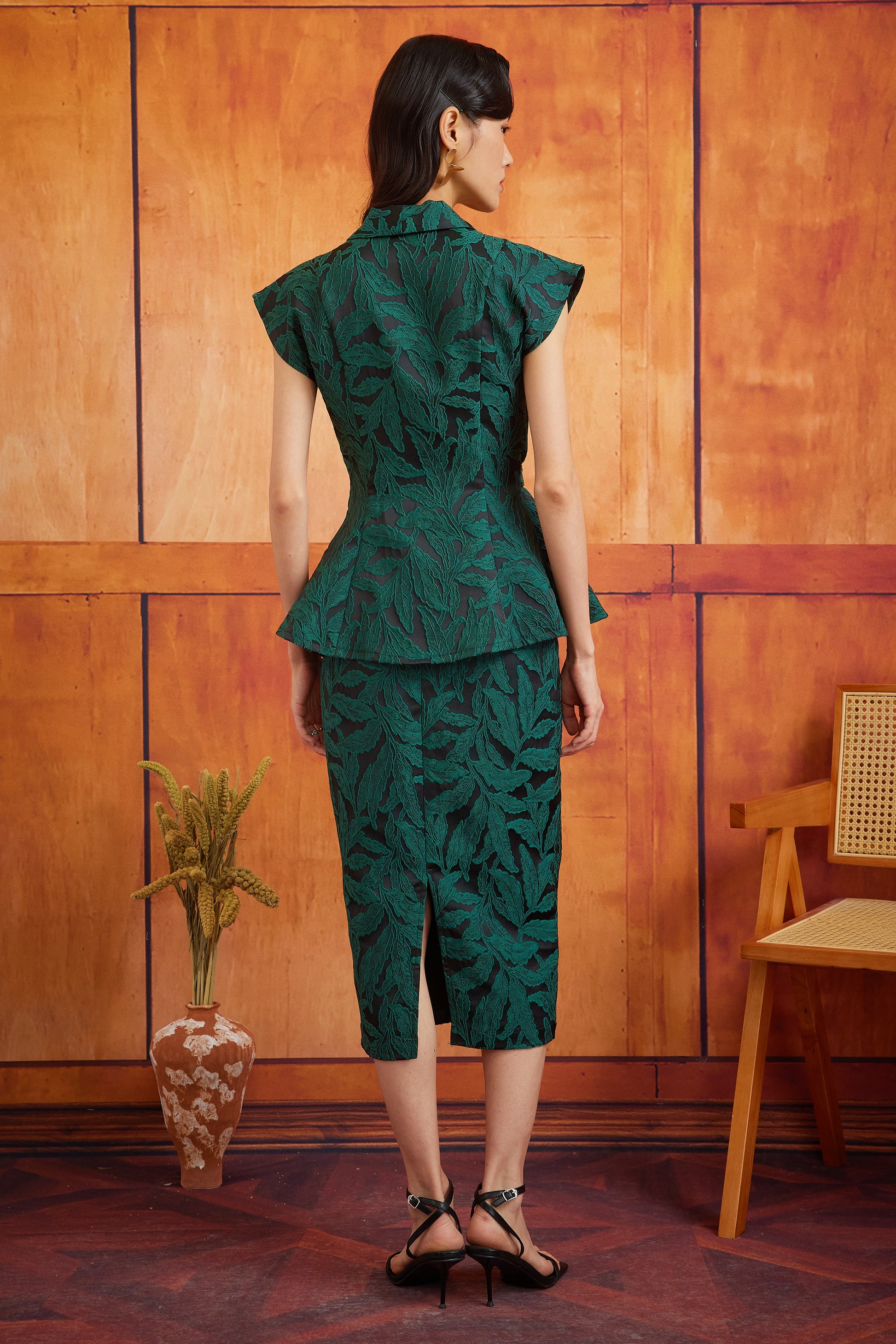 NARI SKIRT IN DARK PANDAN