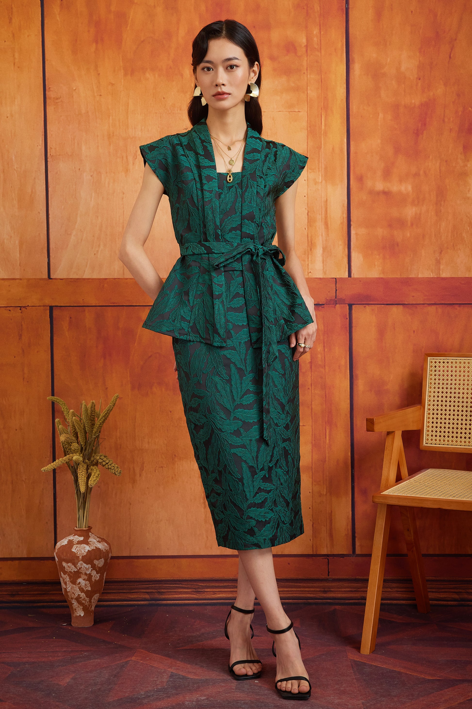 NARI SKIRT IN DARK PANDAN