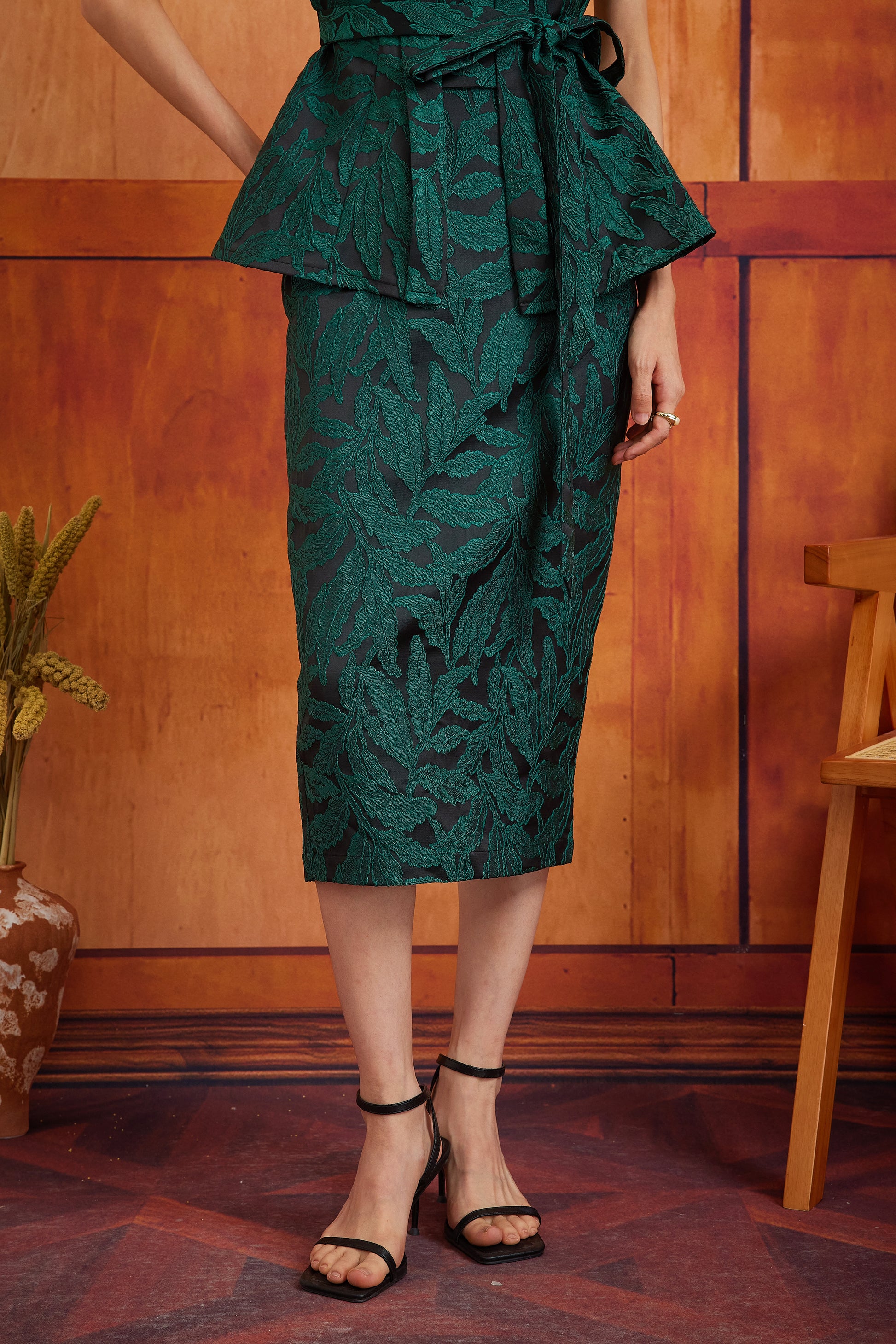 NARI SKIRT IN DARK PANDAN