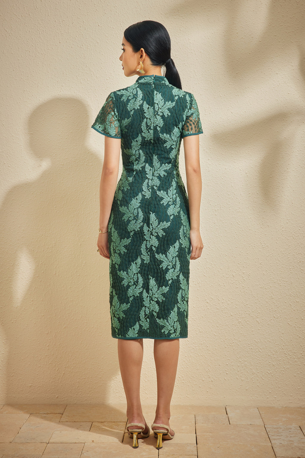 VINTAGE HSI SHIH IN JADE CASCADE