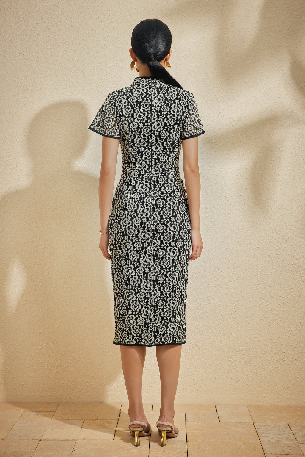 VINTAGE HSI SHIH IN OBSIDIAN