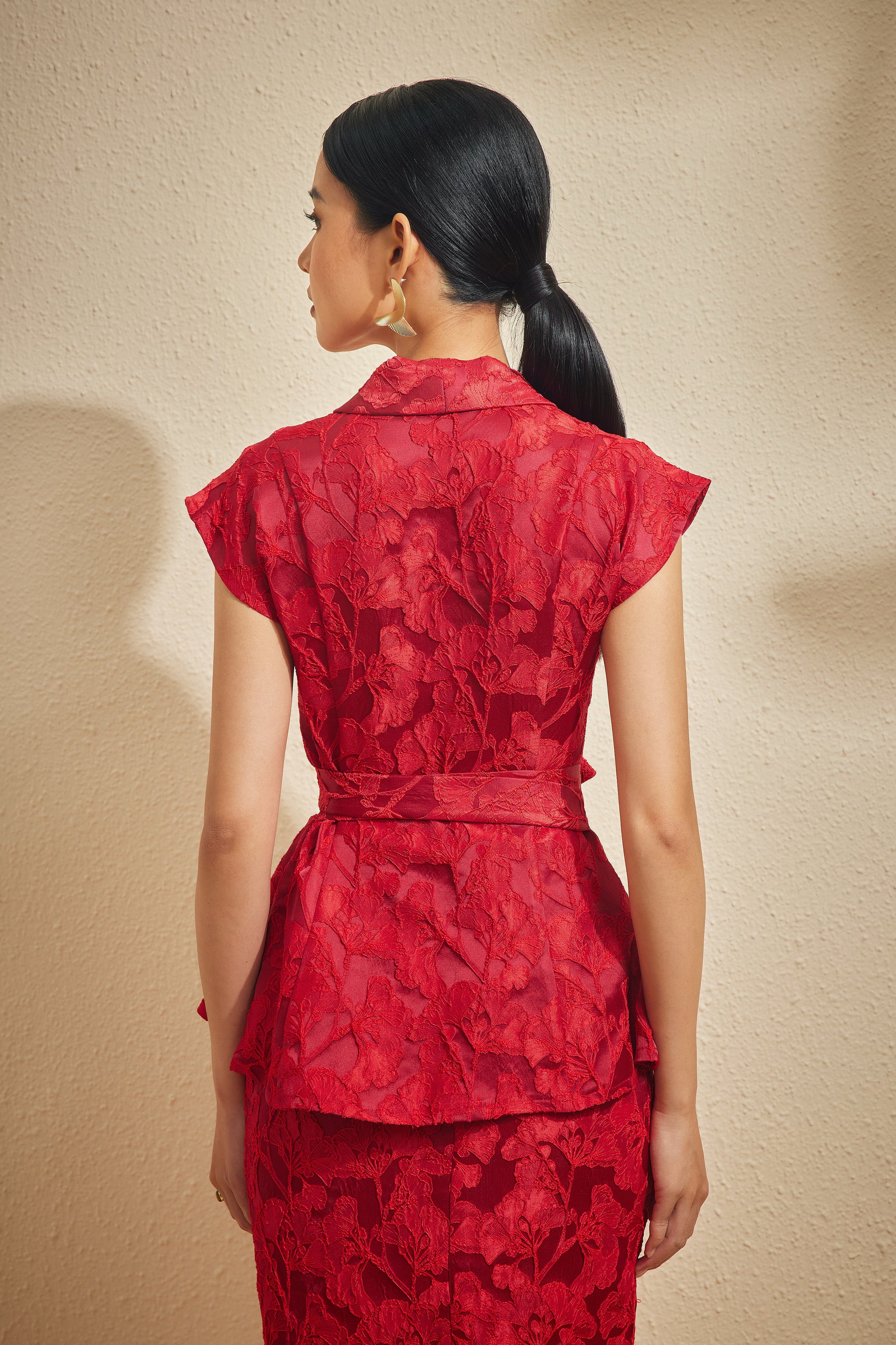 NYA CHIK TOP IN AKEBANA