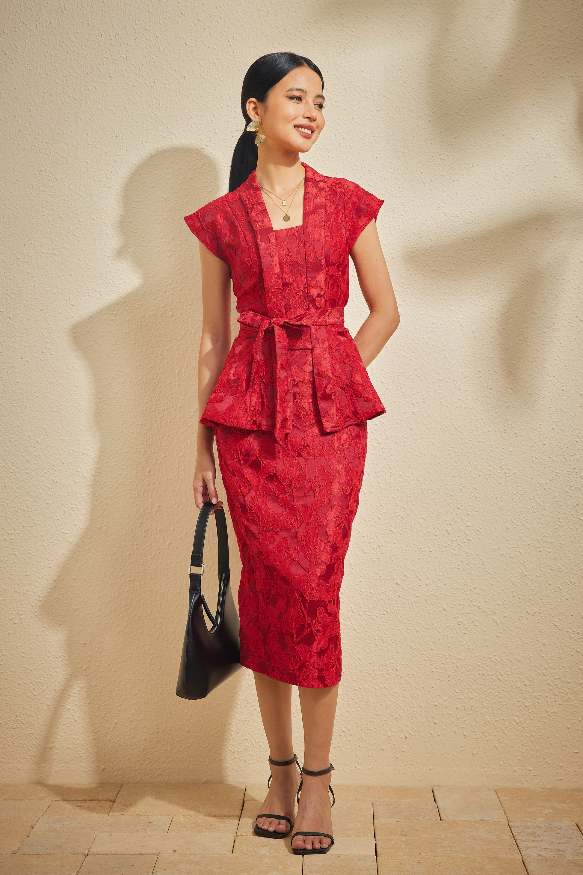 NYA CHIK TOP IN AKEBANA