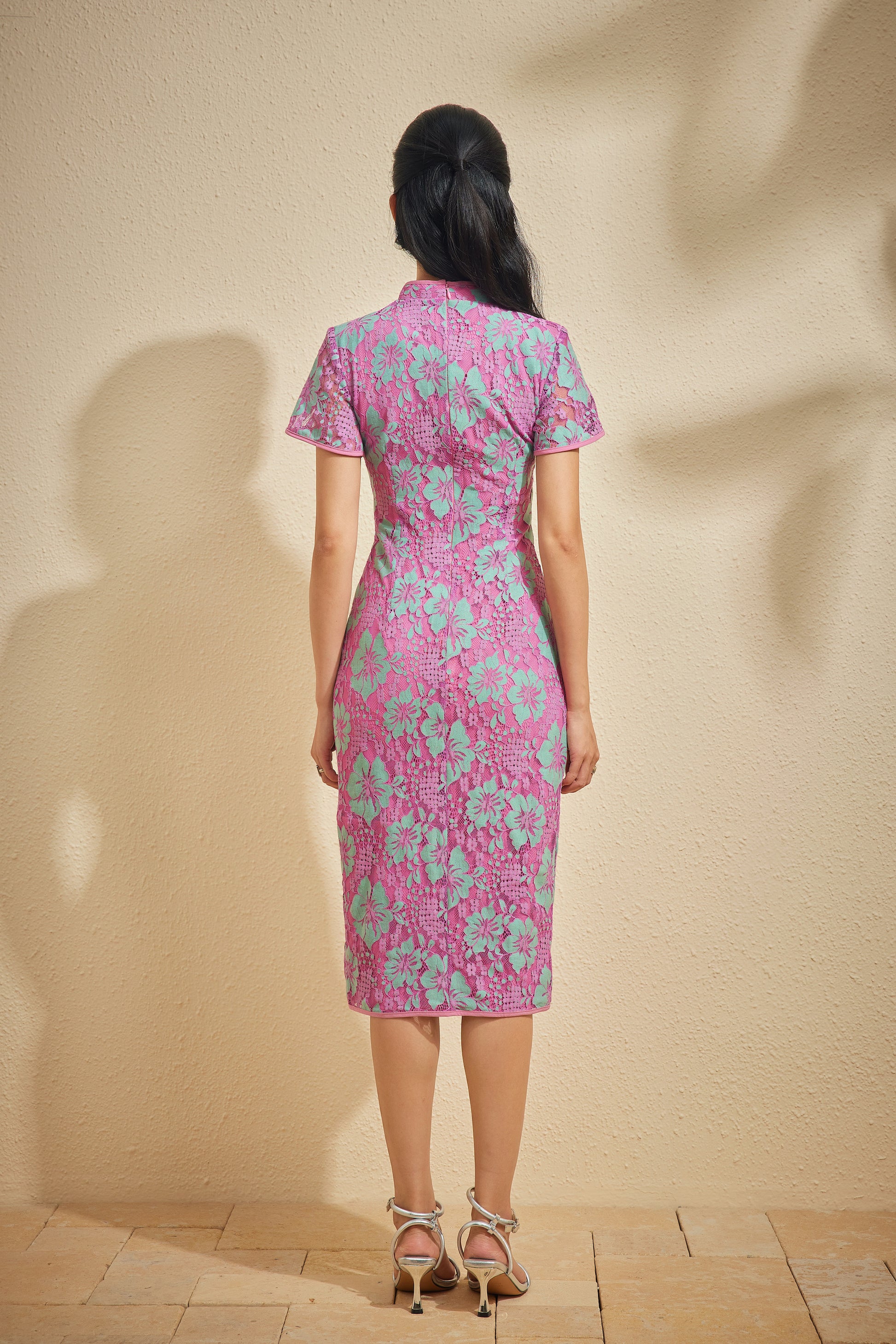 VINTAGE HSI SHIH IN MAGENTA MIRAGE