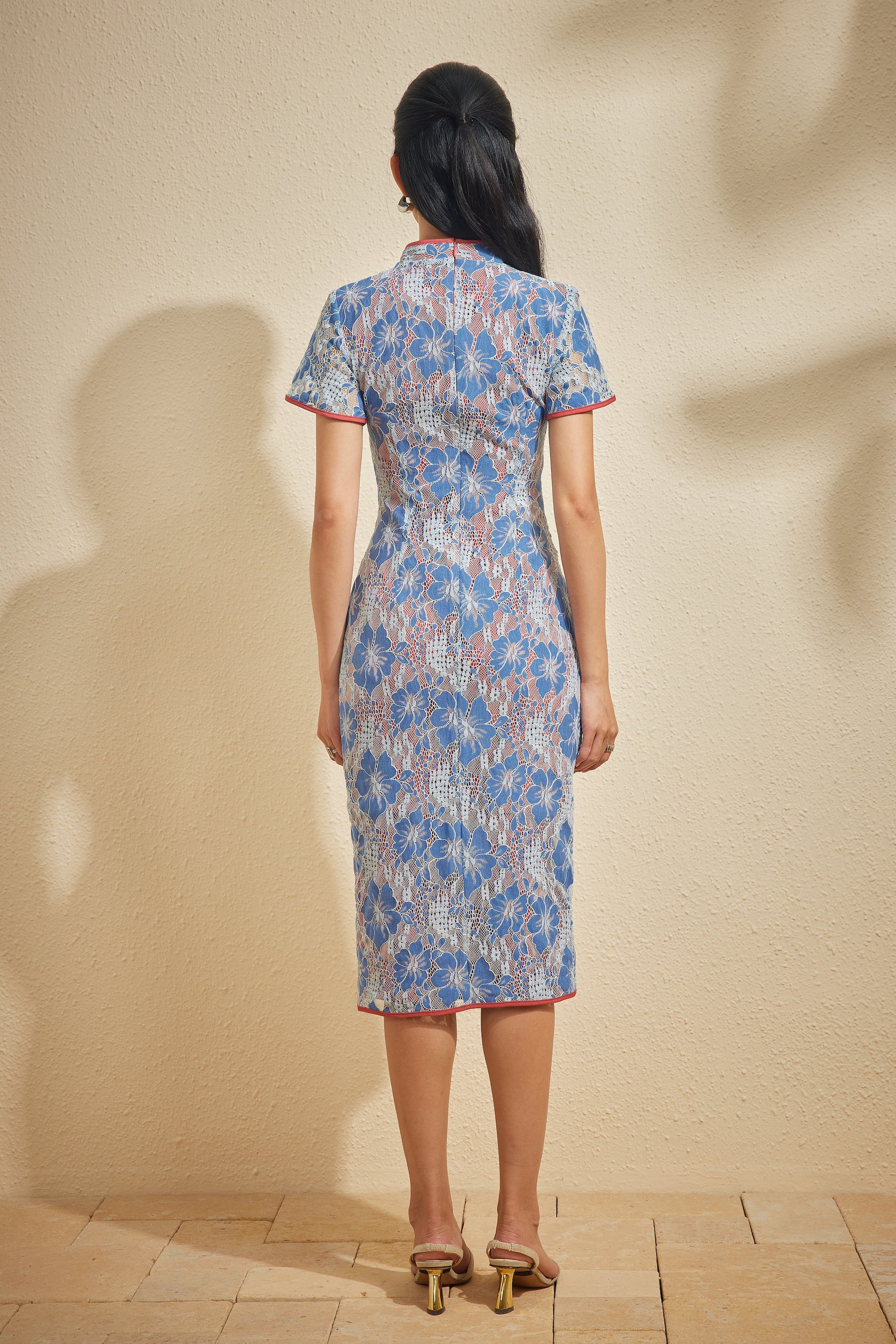 VINTAGE HSI SHIH IN CORAL BLEU