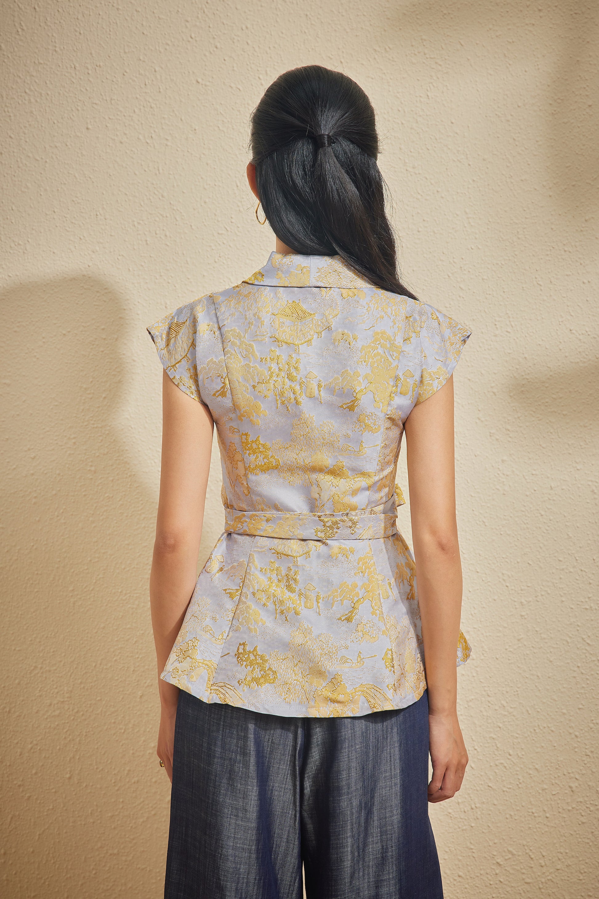 NYA CHIK TOP IN FIRST LIGHT