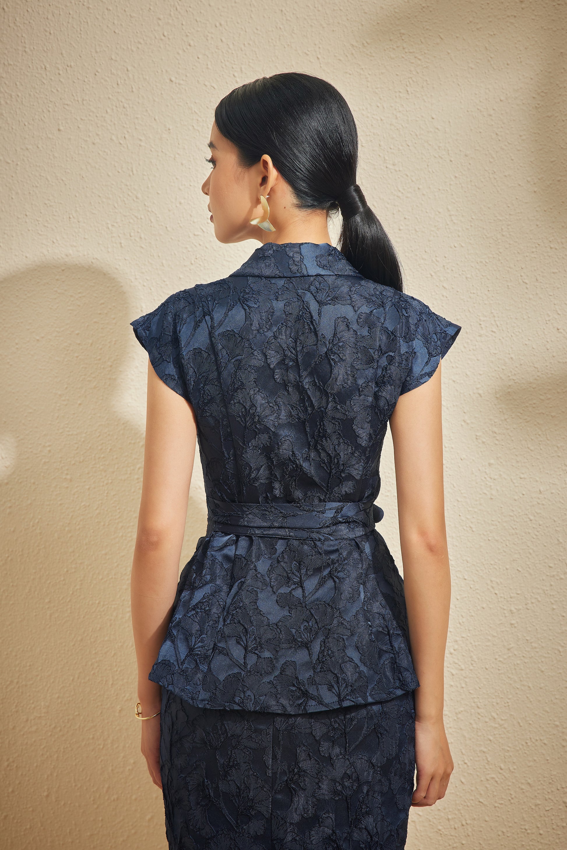 NYA CHIK TOP IN SAPPHYRE EDGE